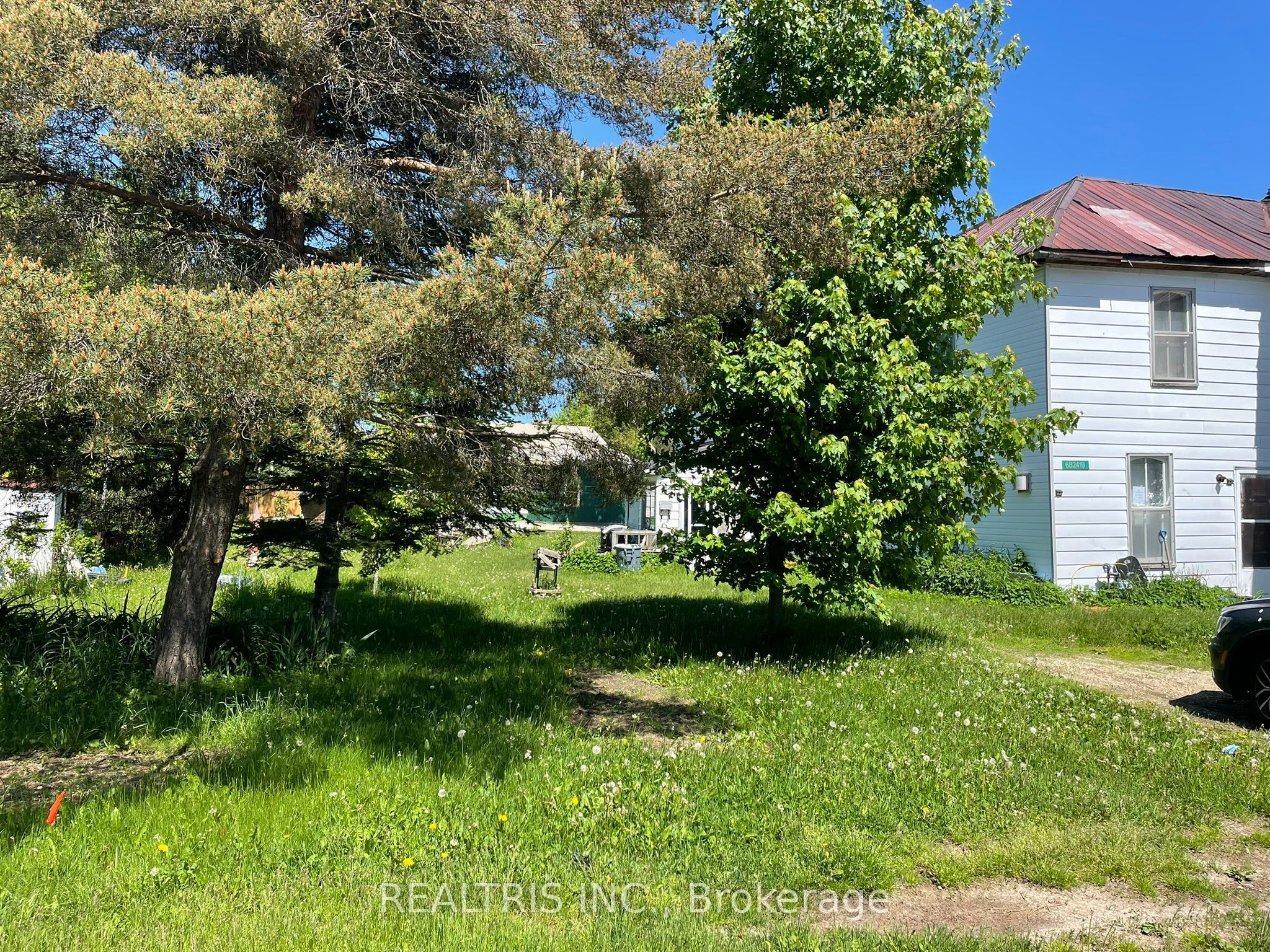 682419 260 Side Road Property Photo 13