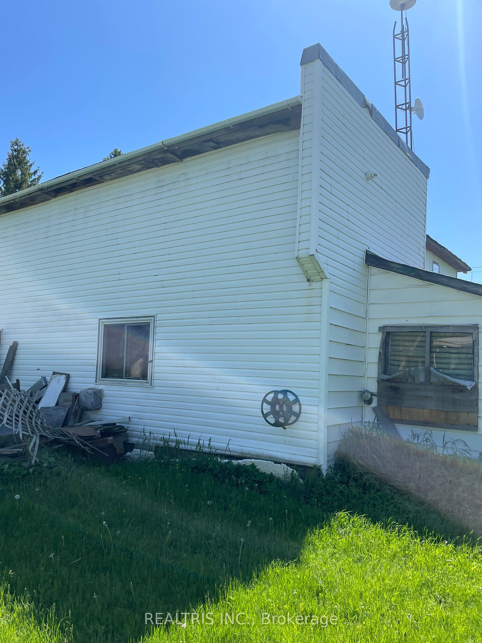 682419 260 Side Road Property Photo 23