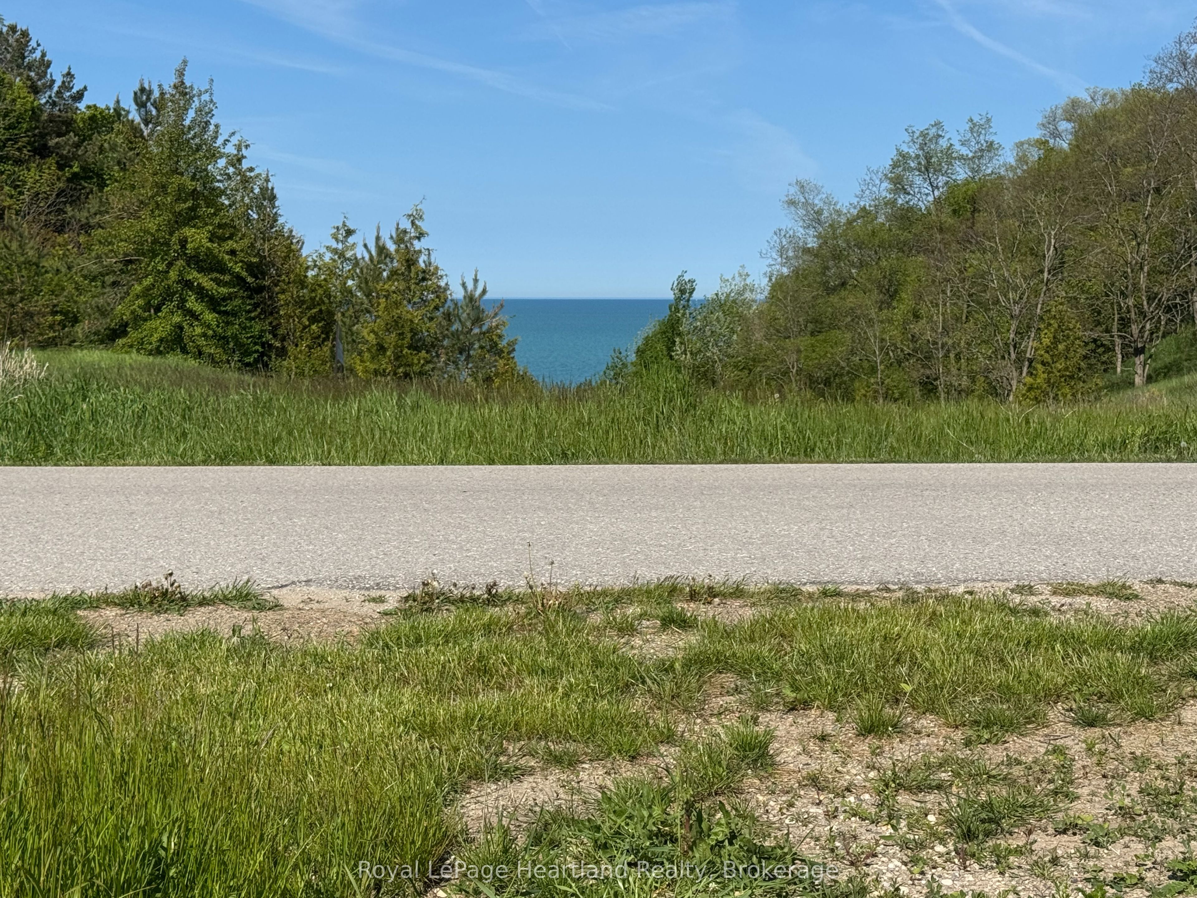 Part 7 Fullerview Drive Property Photo 2