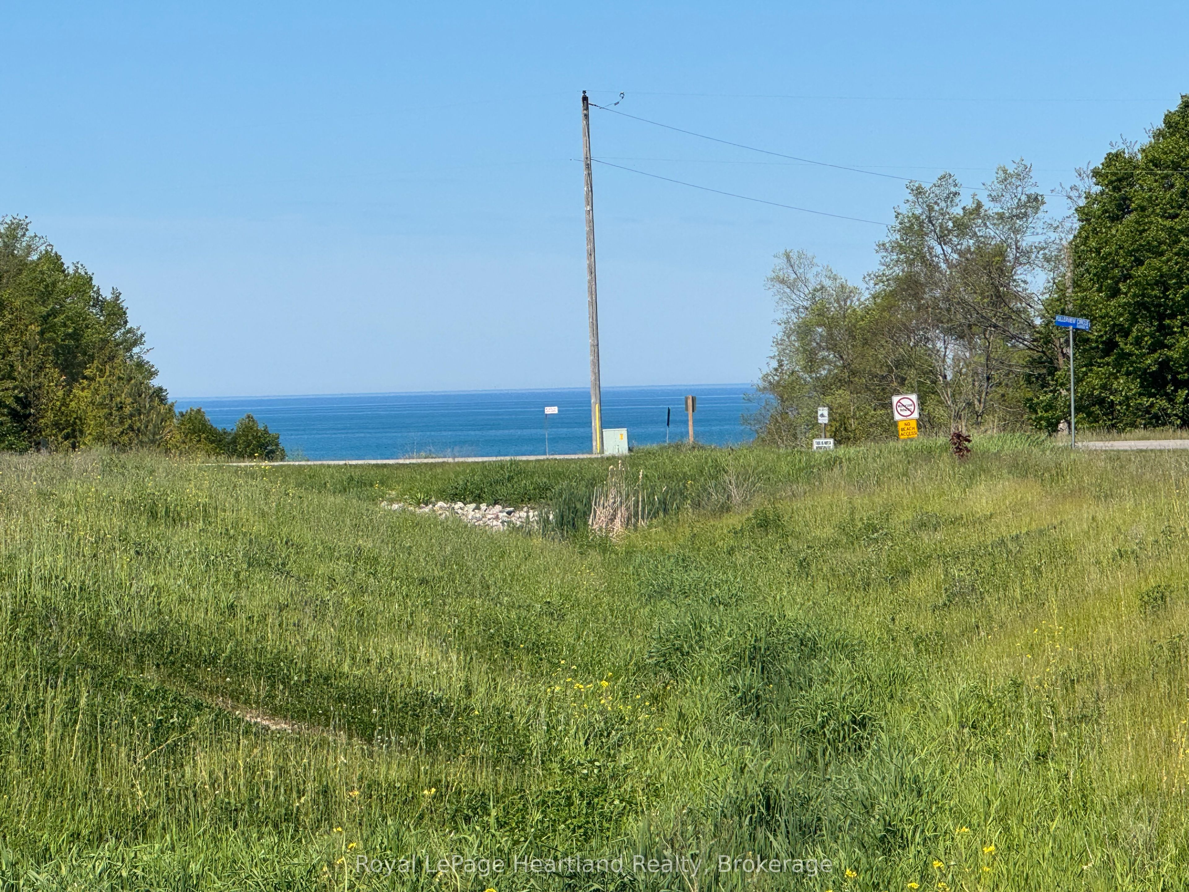 Part 8 Fullerview Circle Property Photo 5