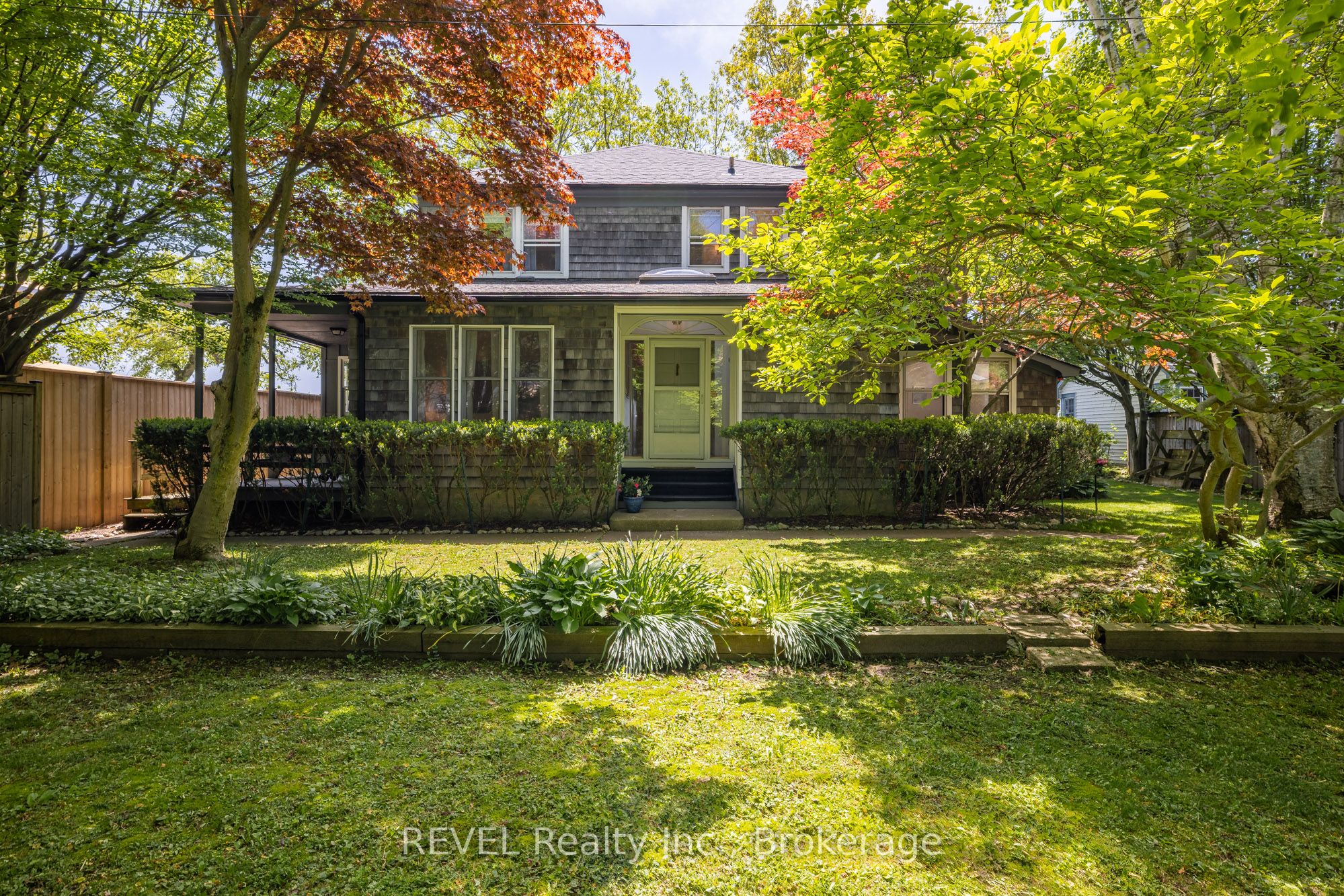 2133 Macdonald Drive Property Photo 1