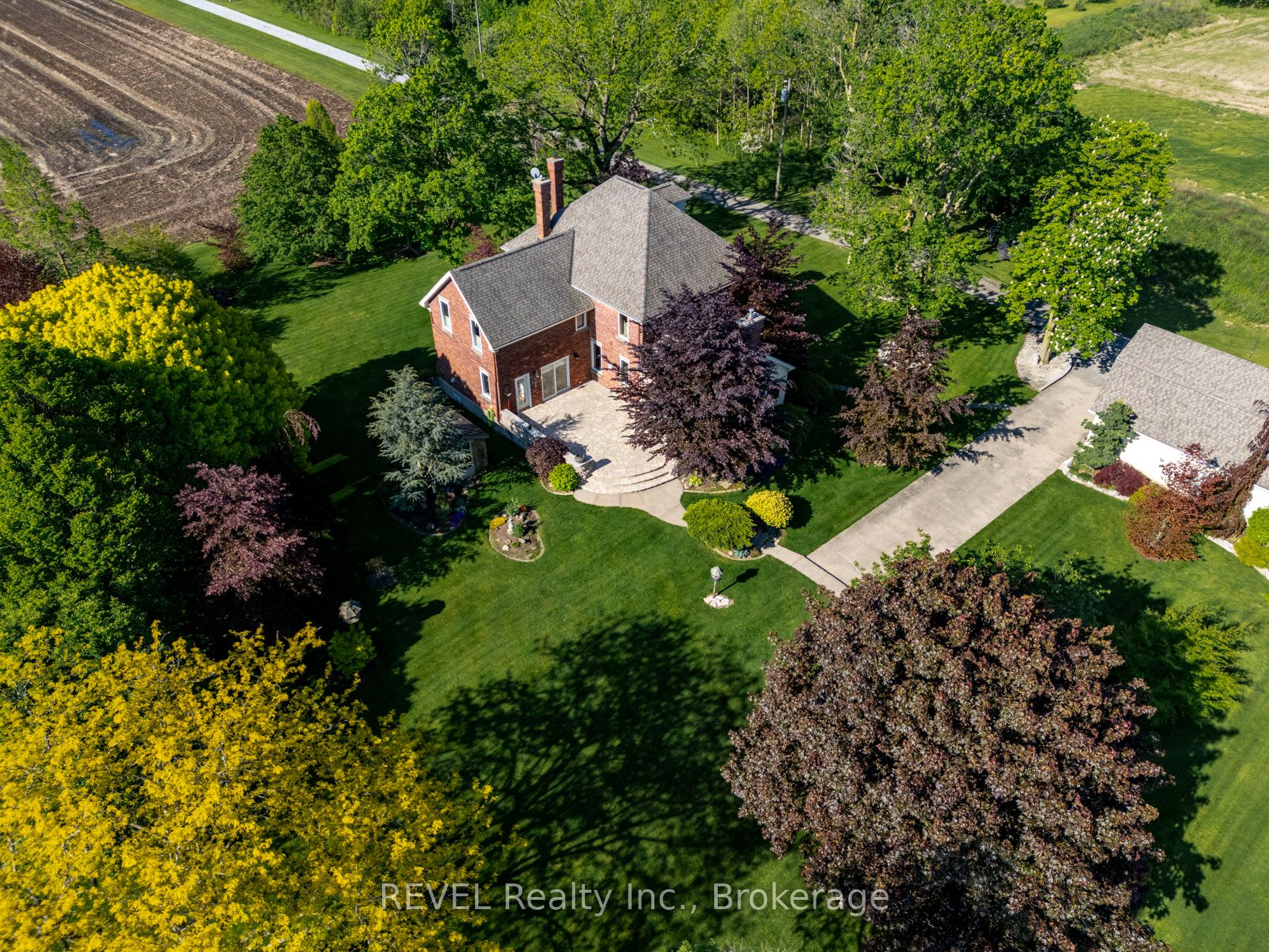 458 Chippawa Road Property Photo 3