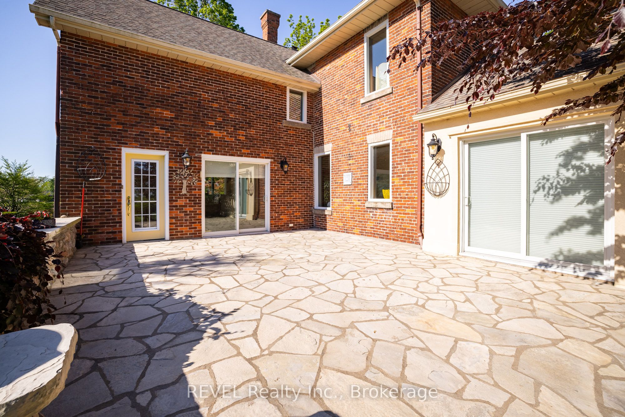 458 Chippawa Road Property Photo 4