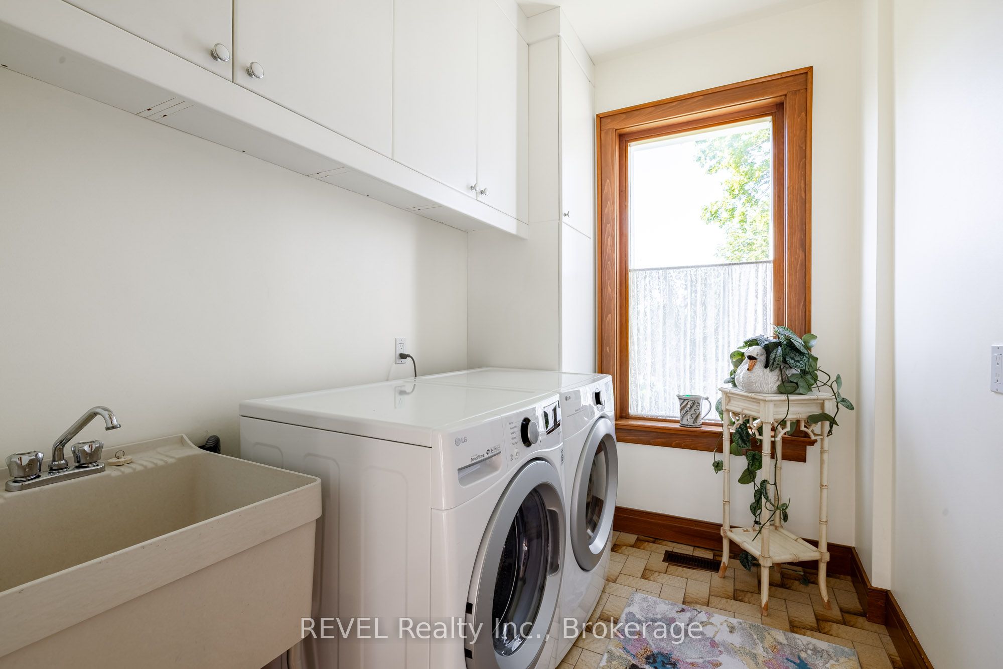 458 Chippawa Road Property Photo 15