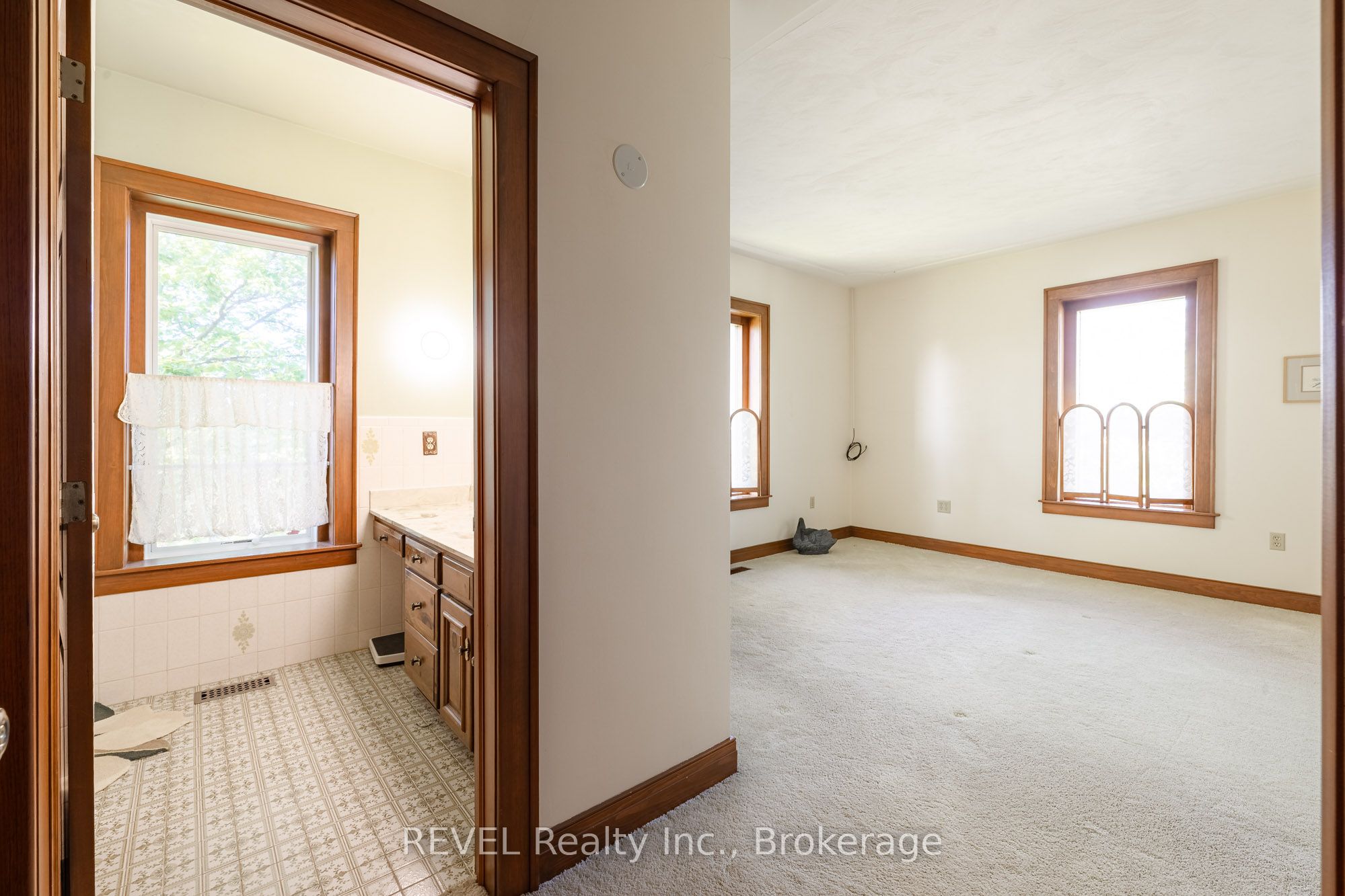 458 Chippawa Road Property Photo 22