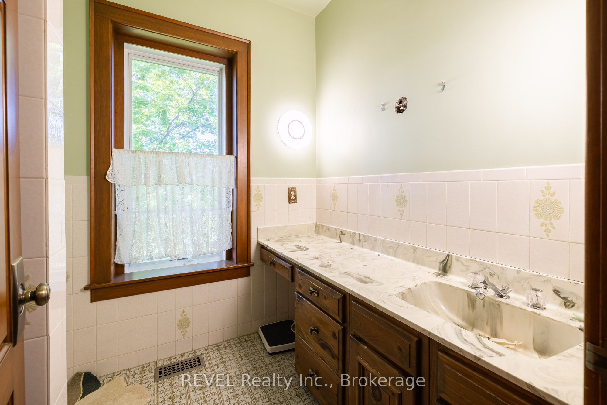458 Chippawa Road Property Photo 25