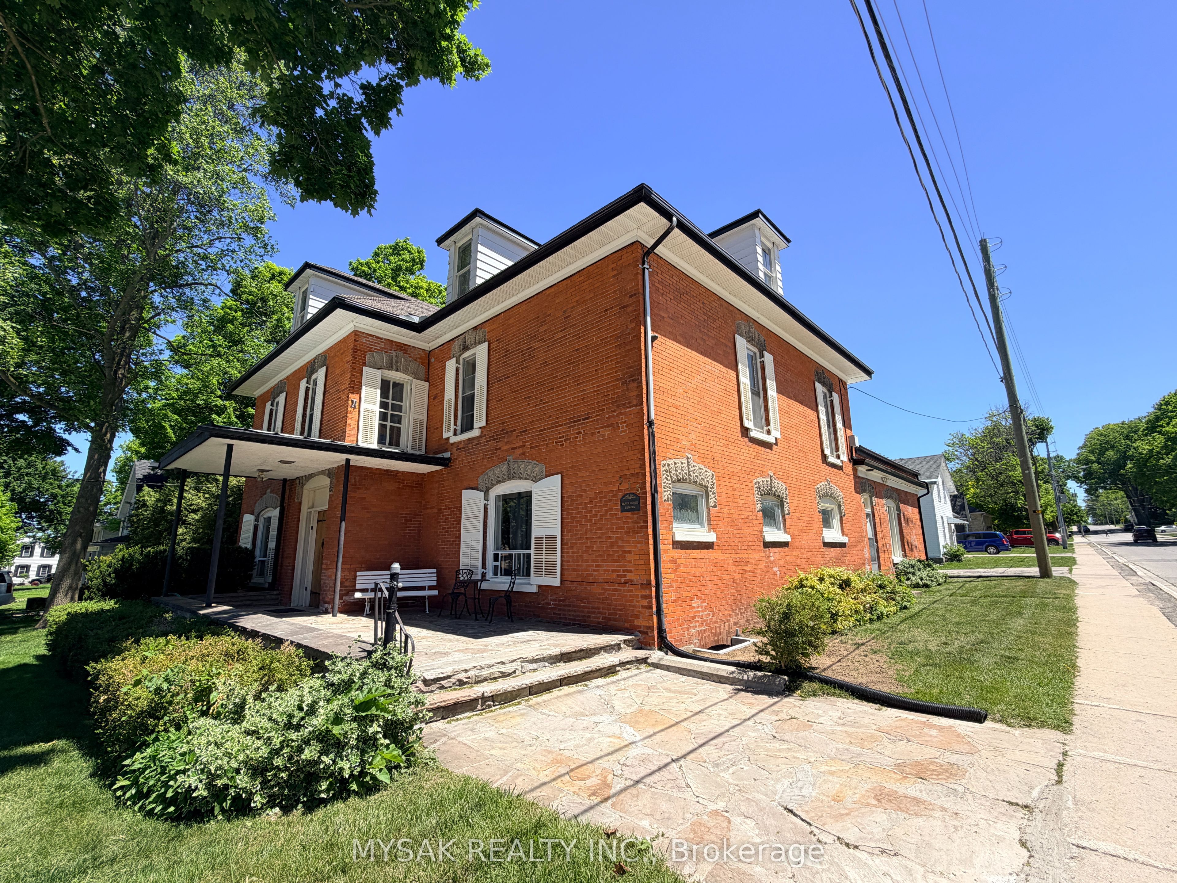 315 Centre Street Property Photo 1