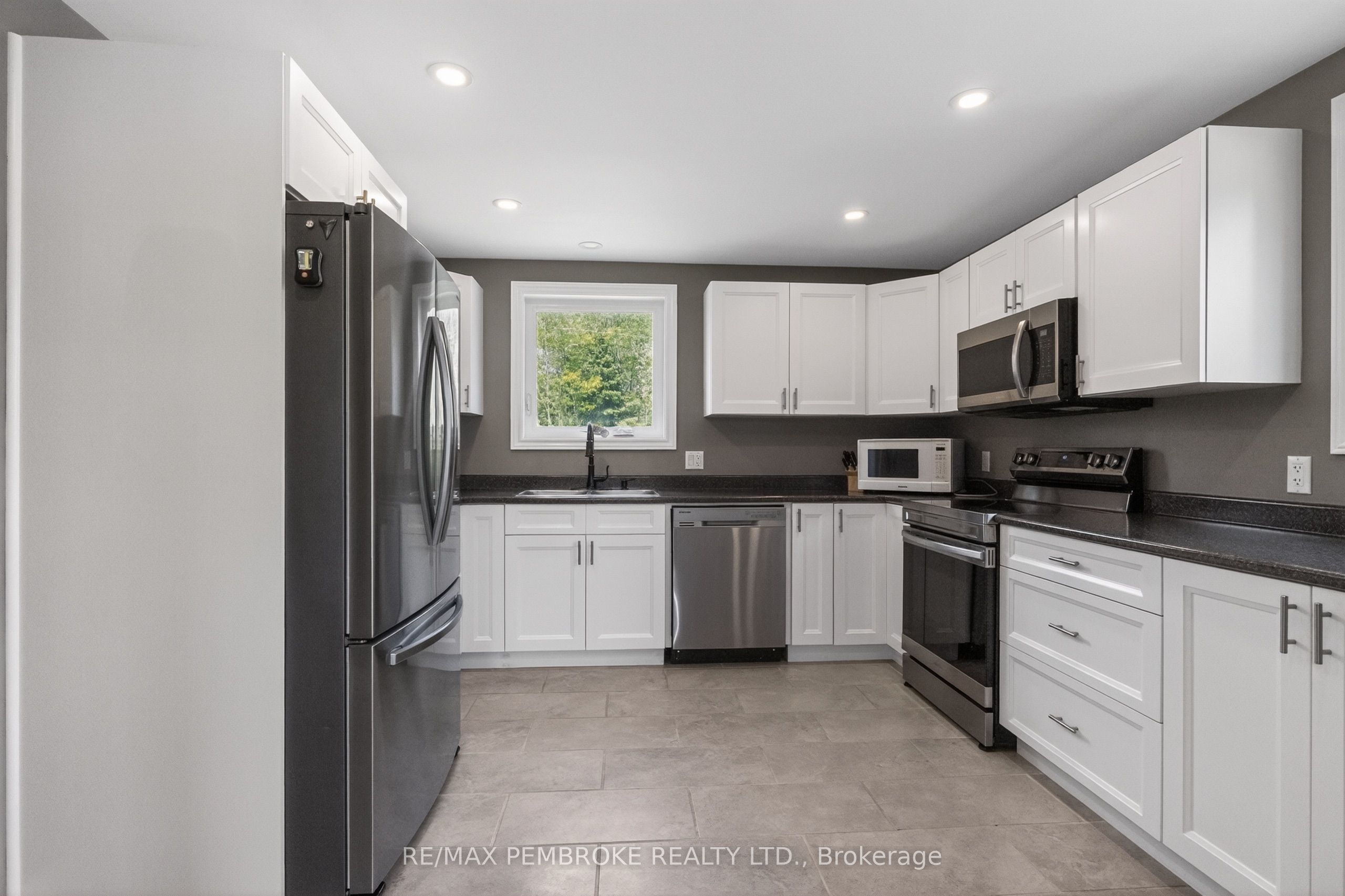 387 Sell Road Property Photo 7