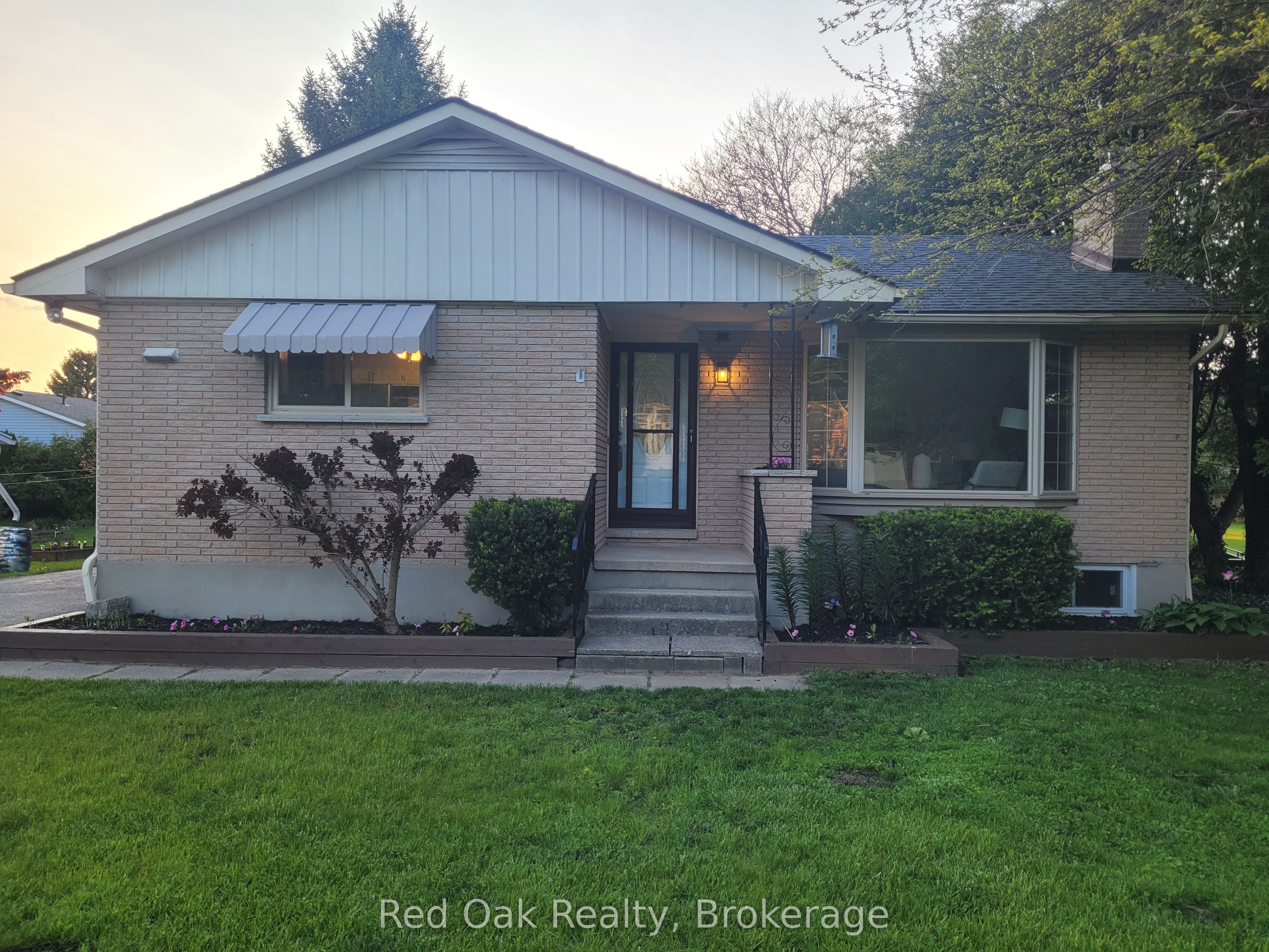 1040 Huron Terrace Property Photo 1