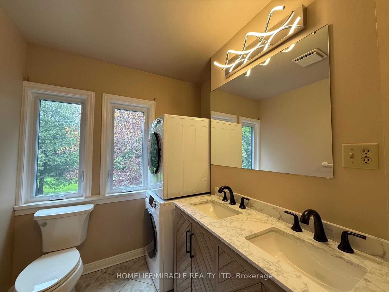 1929 8th Line Road Property Photo 21