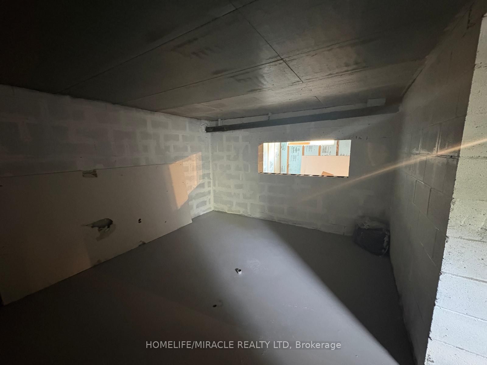 1929 8th Line Road Property Photo 24