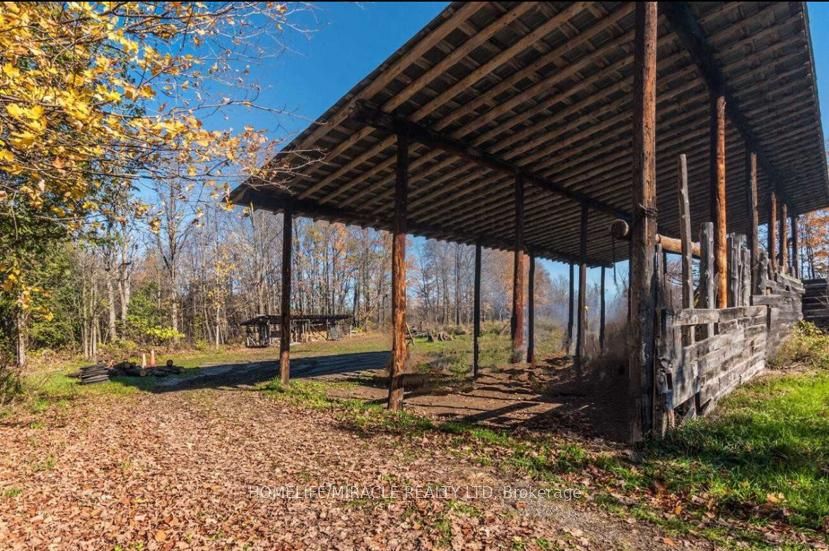 1929 8th Line Road Property Photo 29