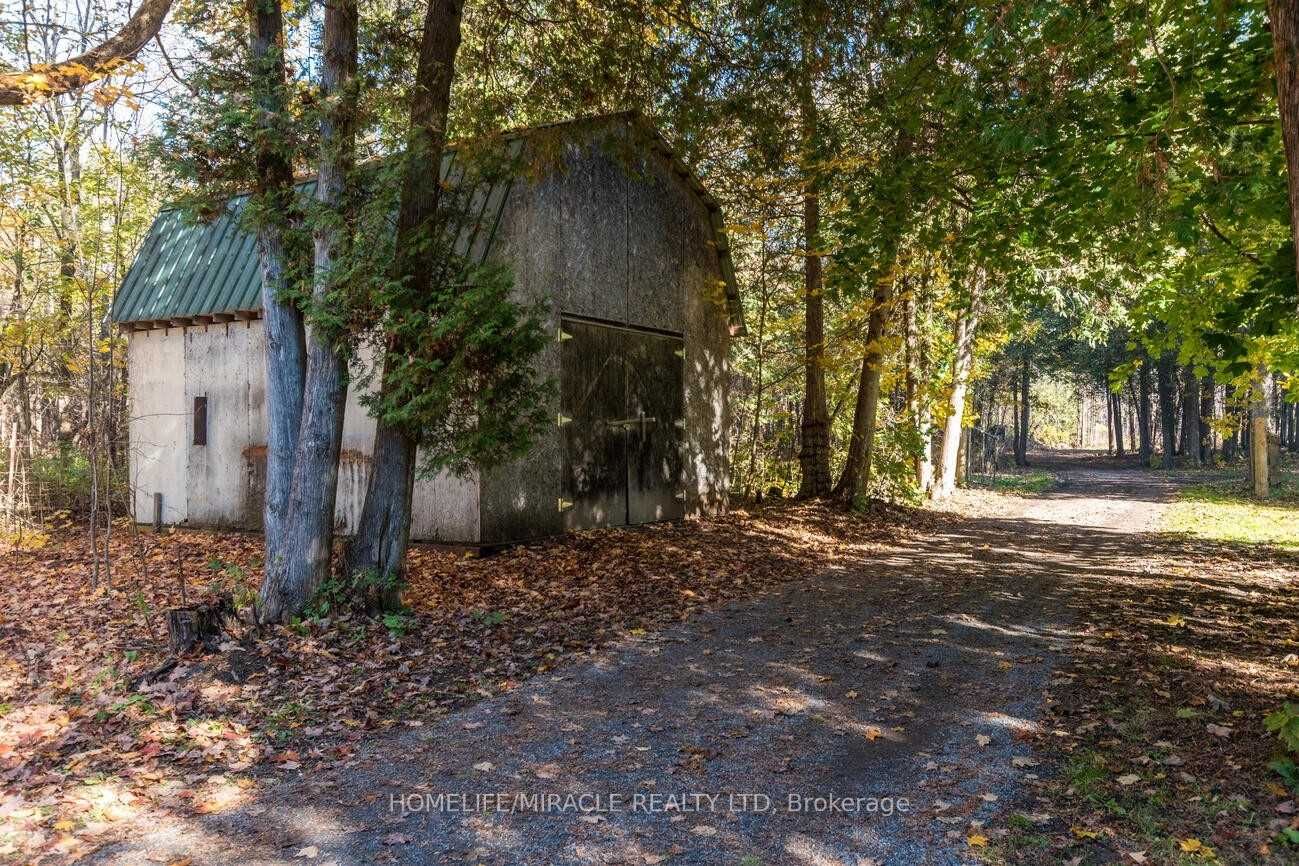 1929 8th Line Road Property Photo 30