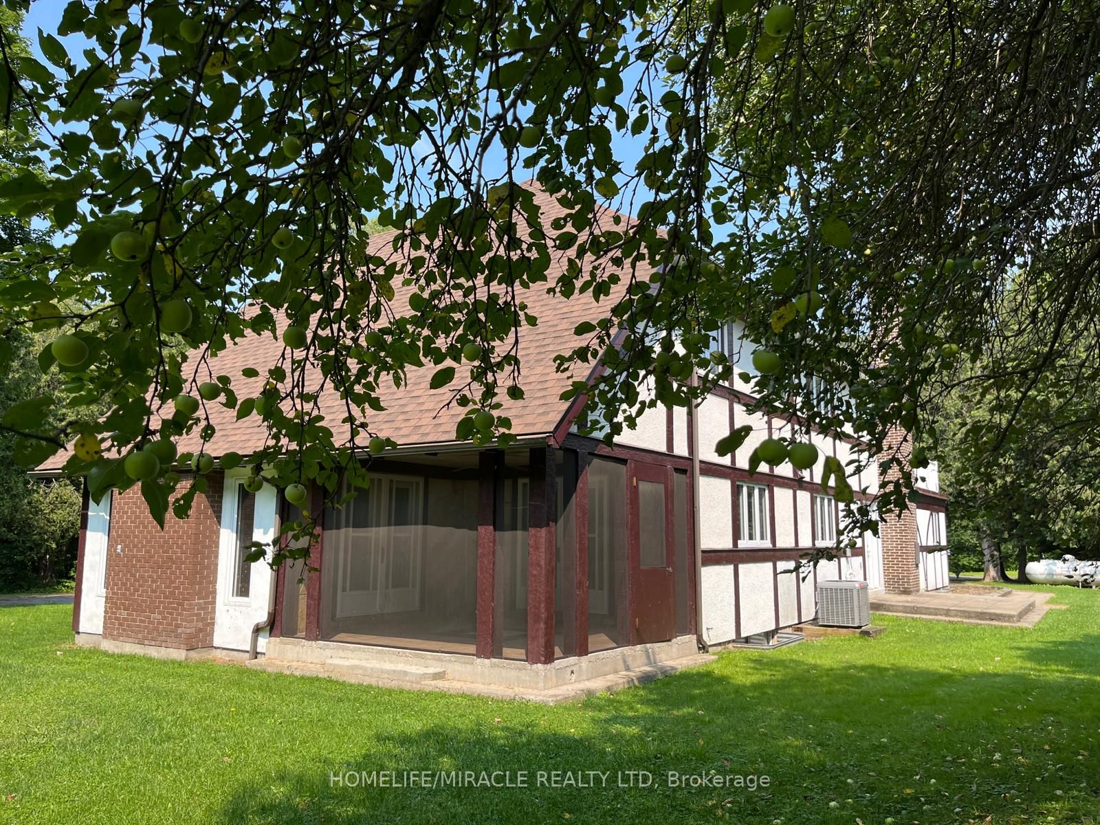 1929 8th Line Road Property Photo 37