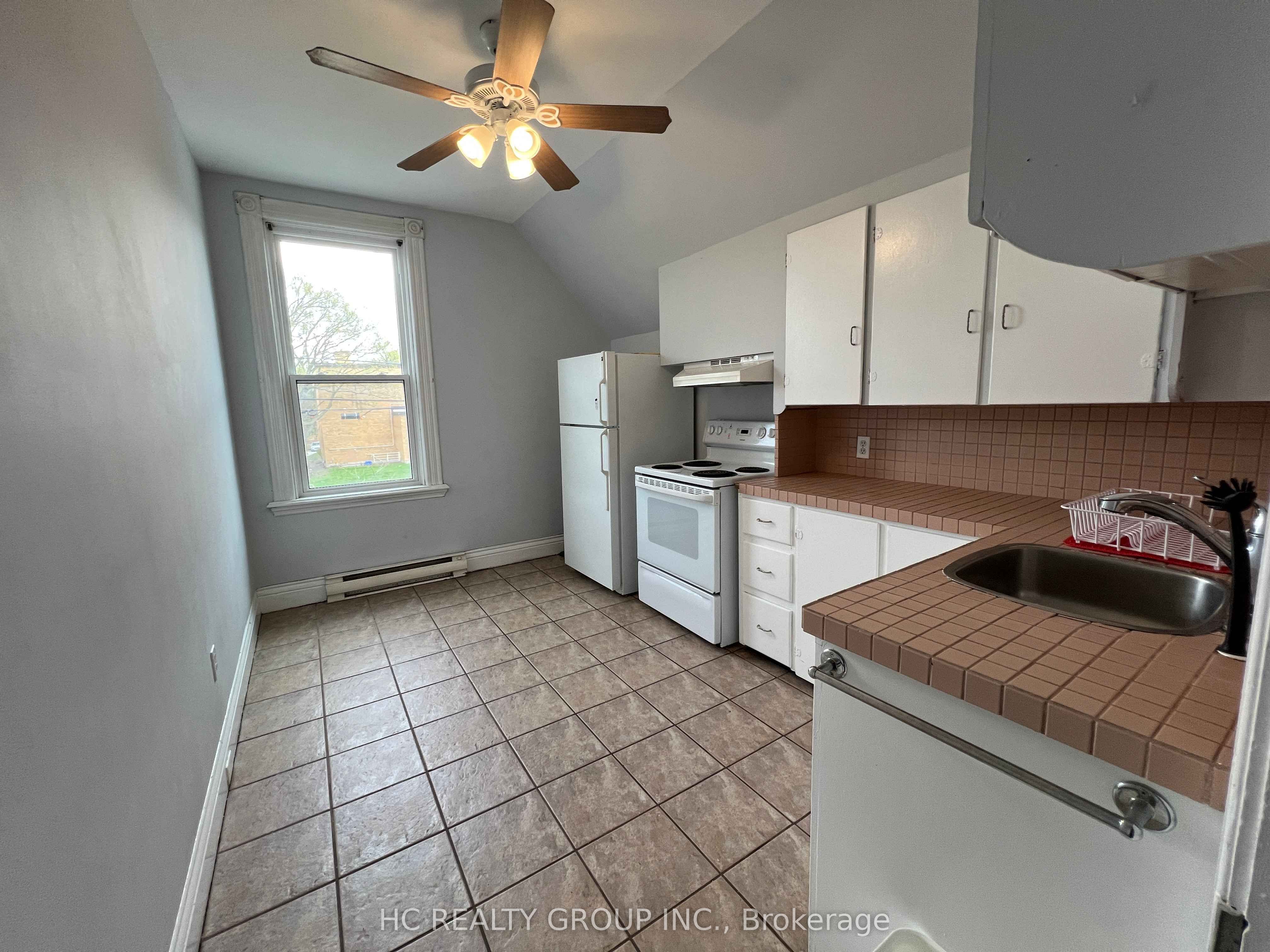 416 E Oxford Street E Upper Unit Property Photo 3