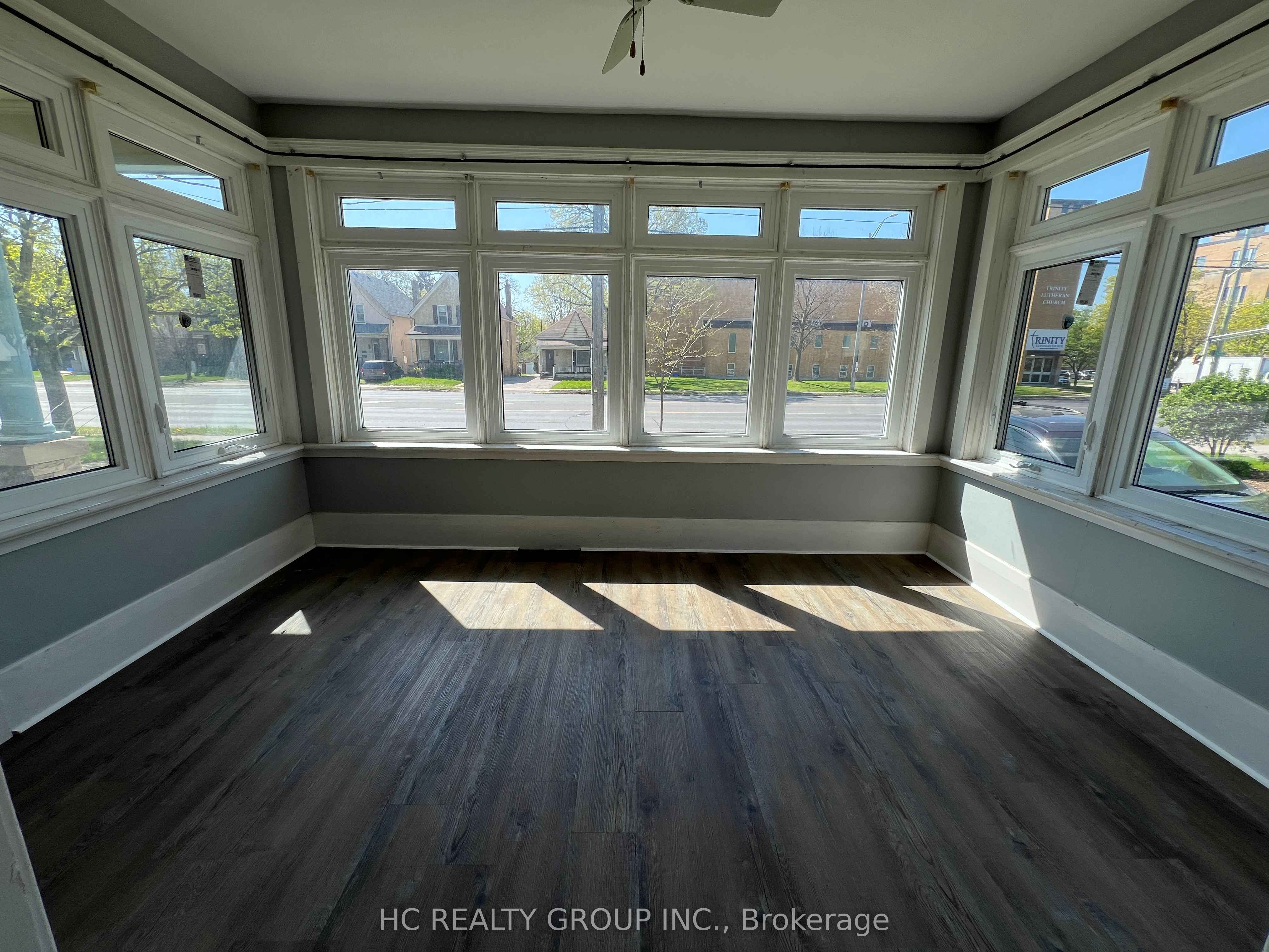 416 E Oxford Street E Upper Unit Property Photo 4