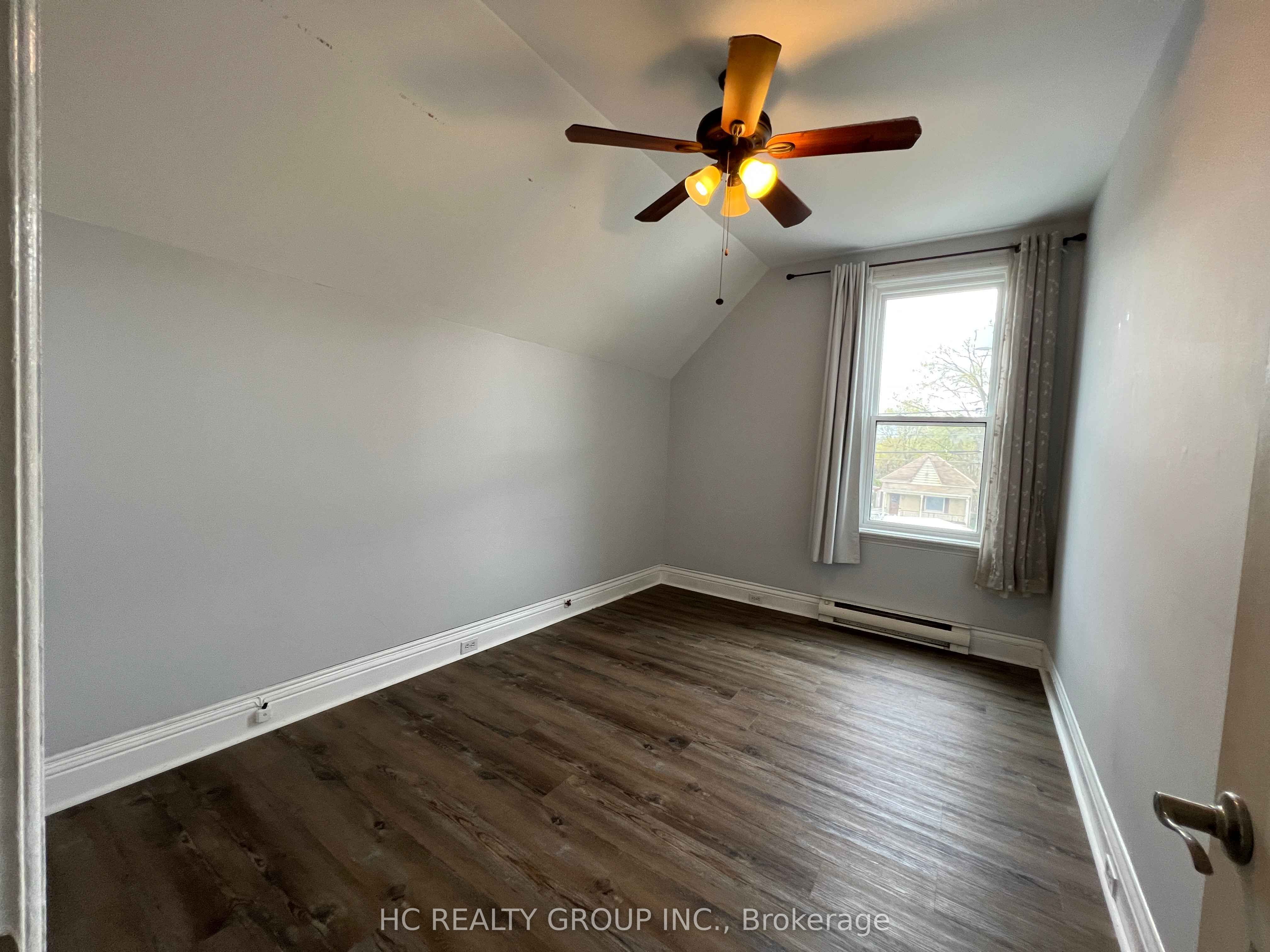 416 E Oxford Street E Upper Unit Property Photo 6