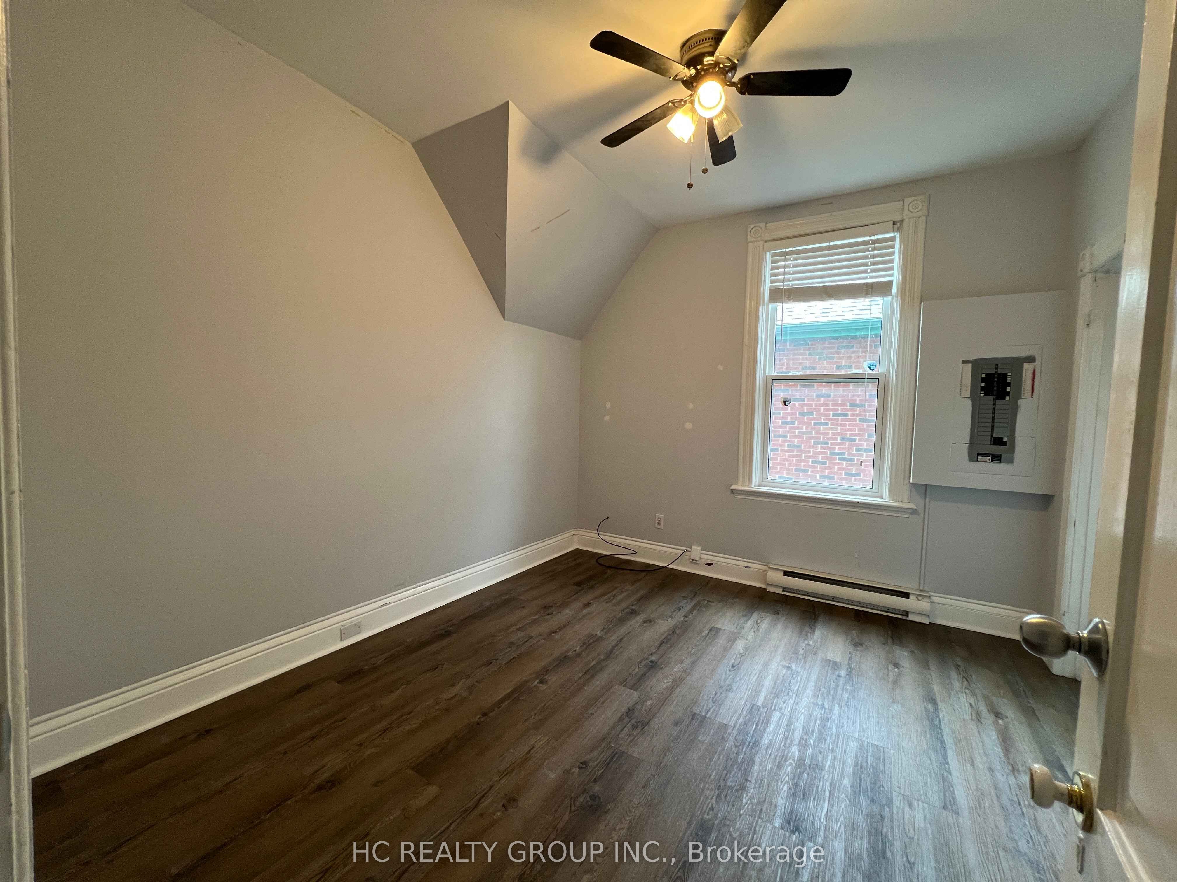 416 E Oxford Street E Upper Unit Property Photo 7