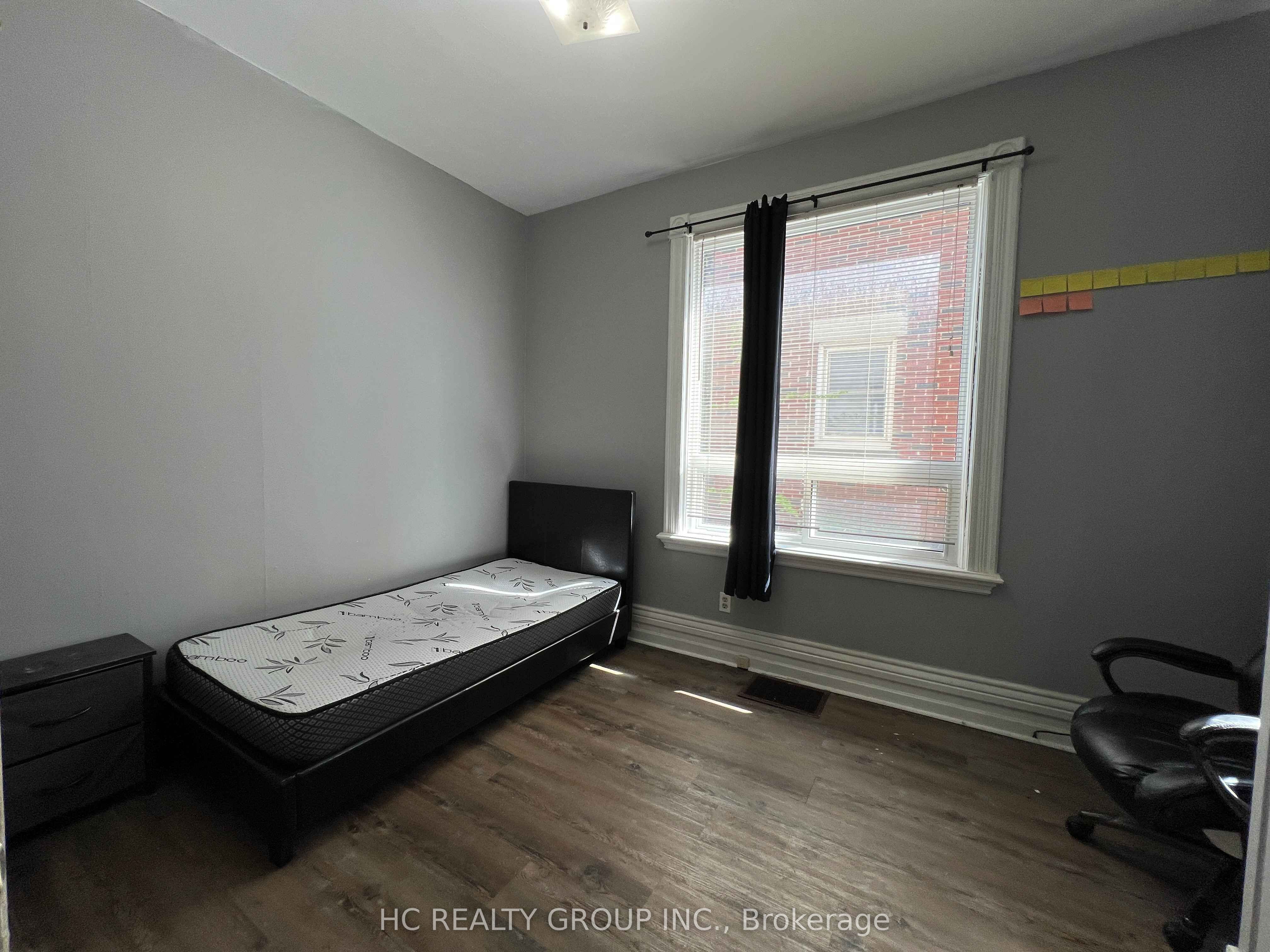 416 E Oxford Street E Upper Unit Property Photo 8