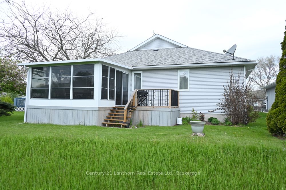 18 Cretney Drive S Property Photo 8
