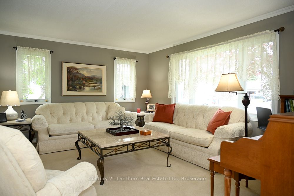 18 Cretney Drive S Property Photo 10