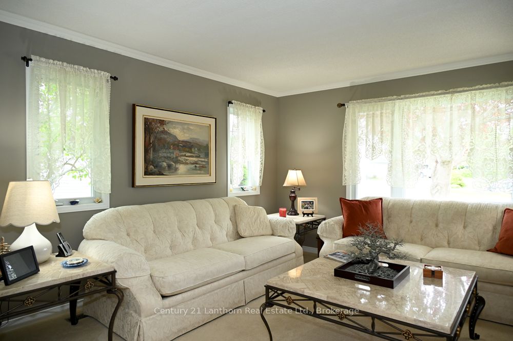 18 Cretney Drive S Property Photo 11