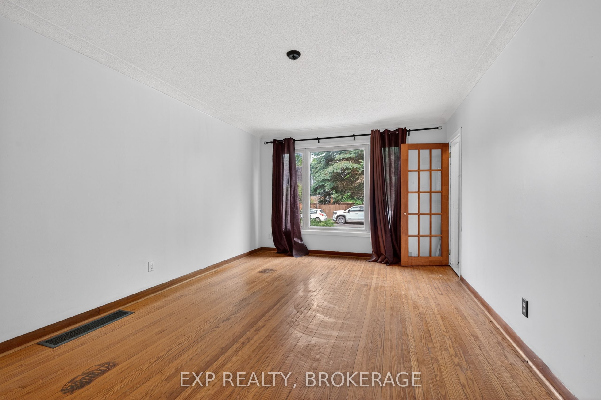 340 Palace Road Property Photo 3