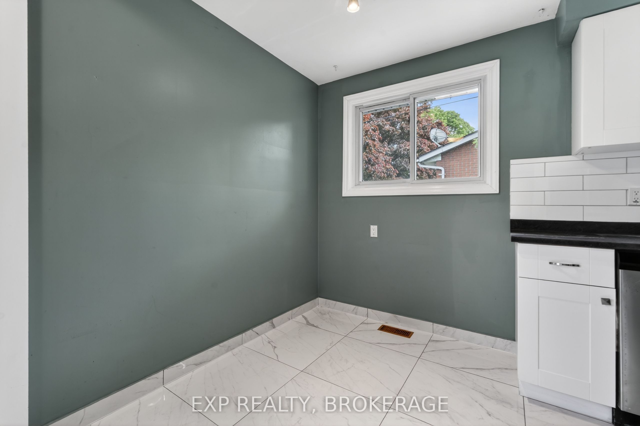 340 Palace Road Property Photo 6