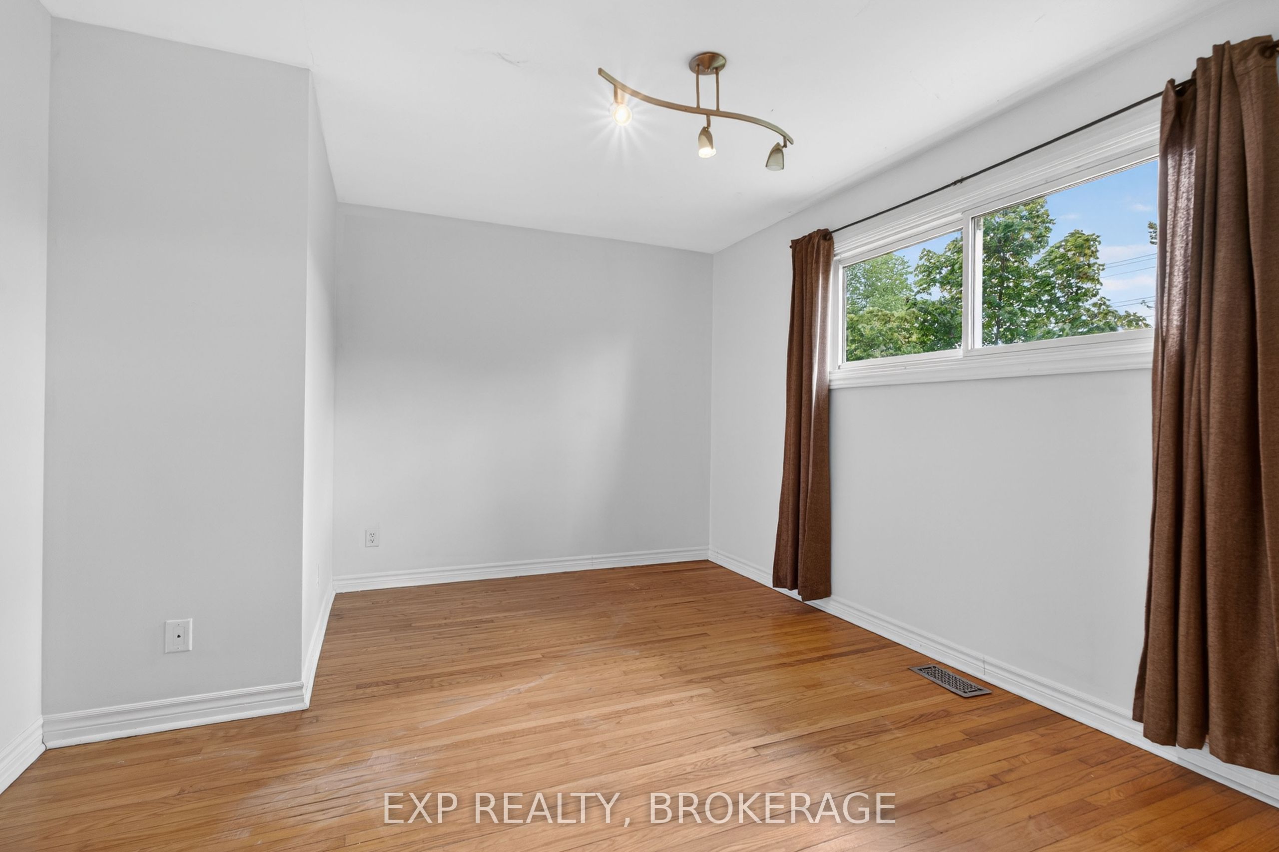 340 Palace Road Property Photo 14