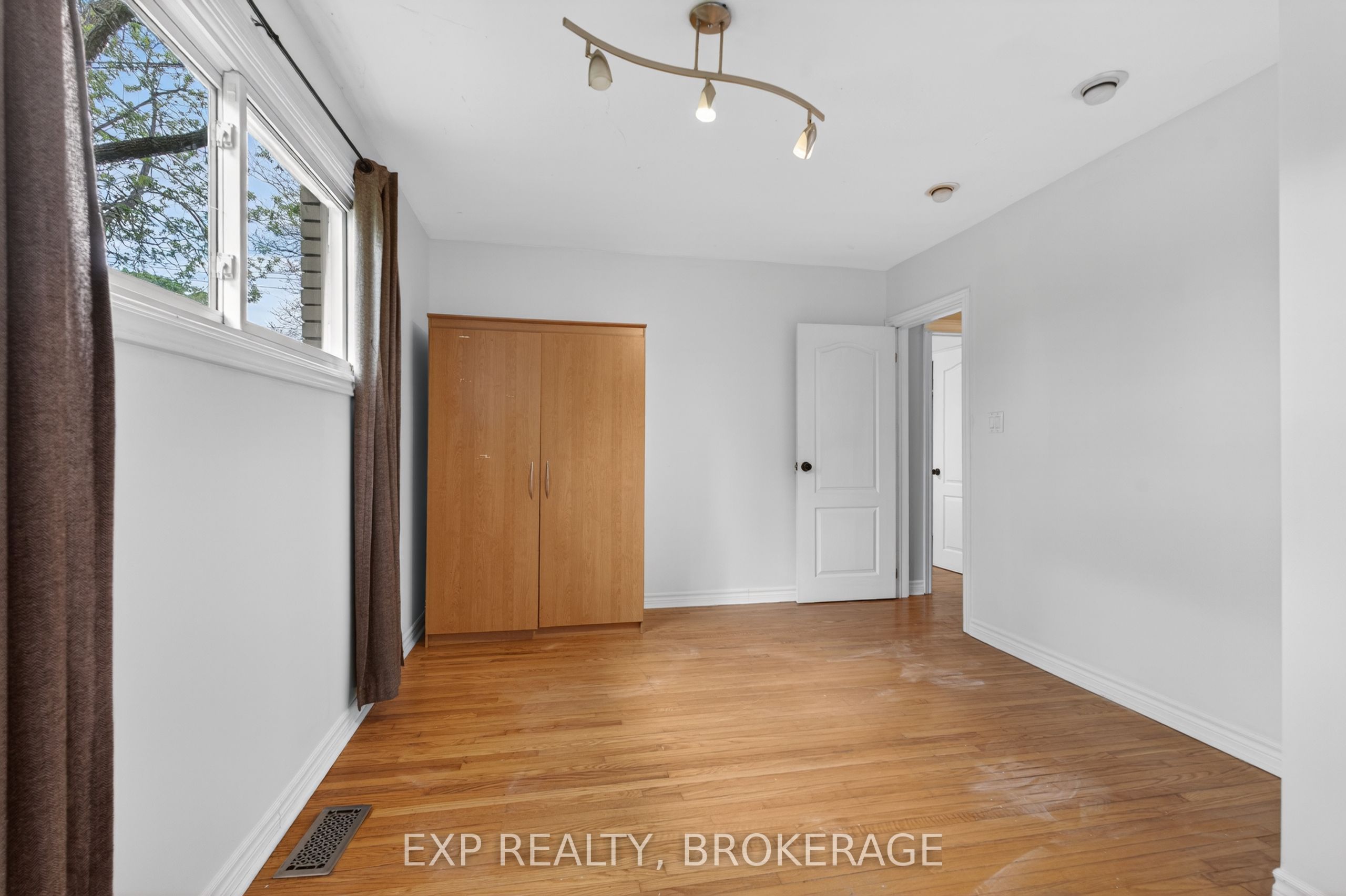 340 Palace Road Property Photo 15