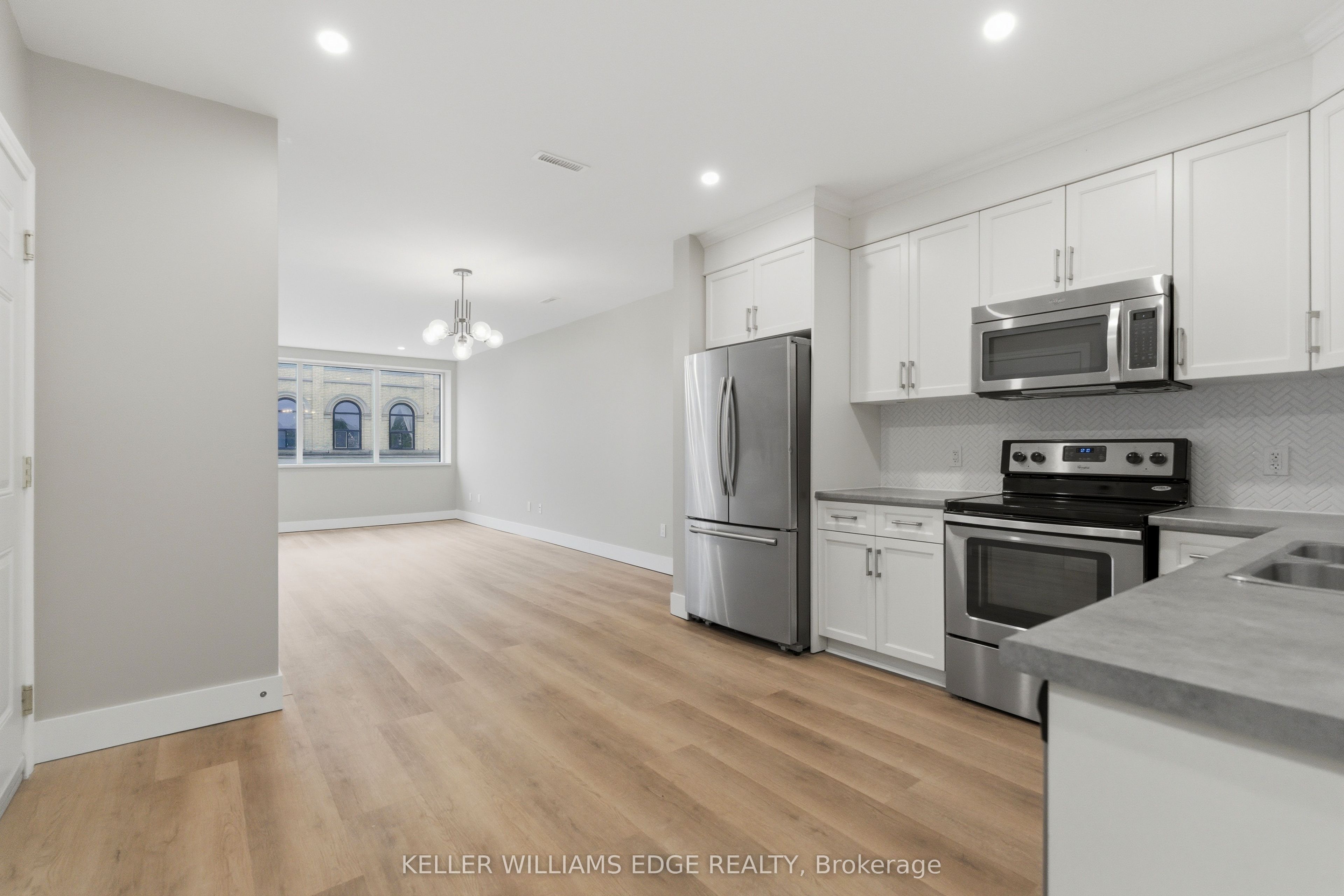 389 Dundas Street Property Photo 6