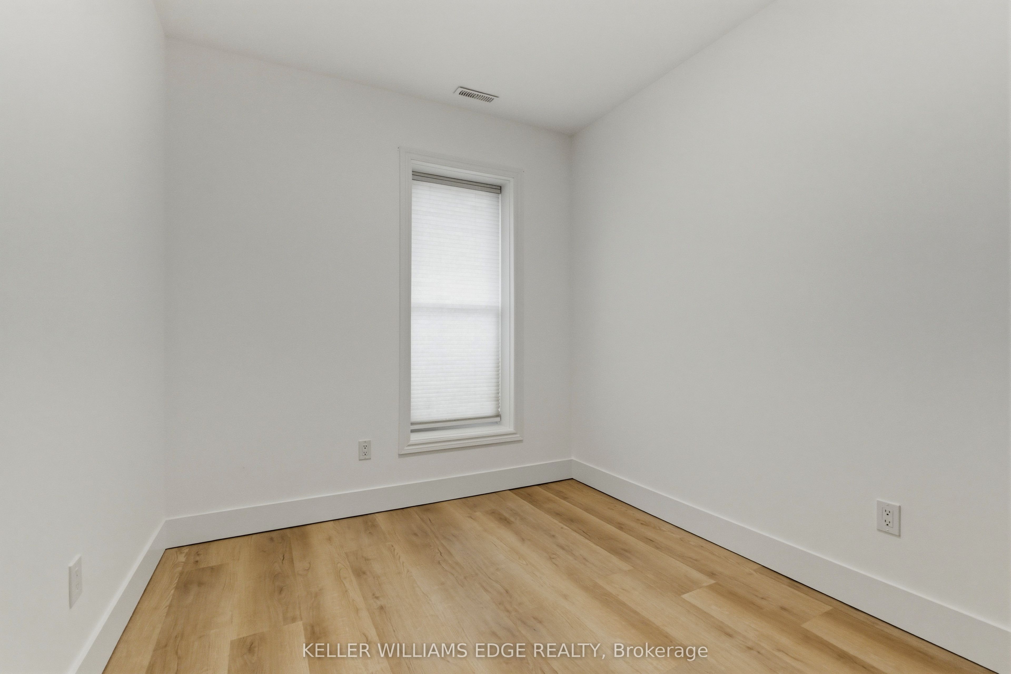 389 Dundas Street Property Photo 13