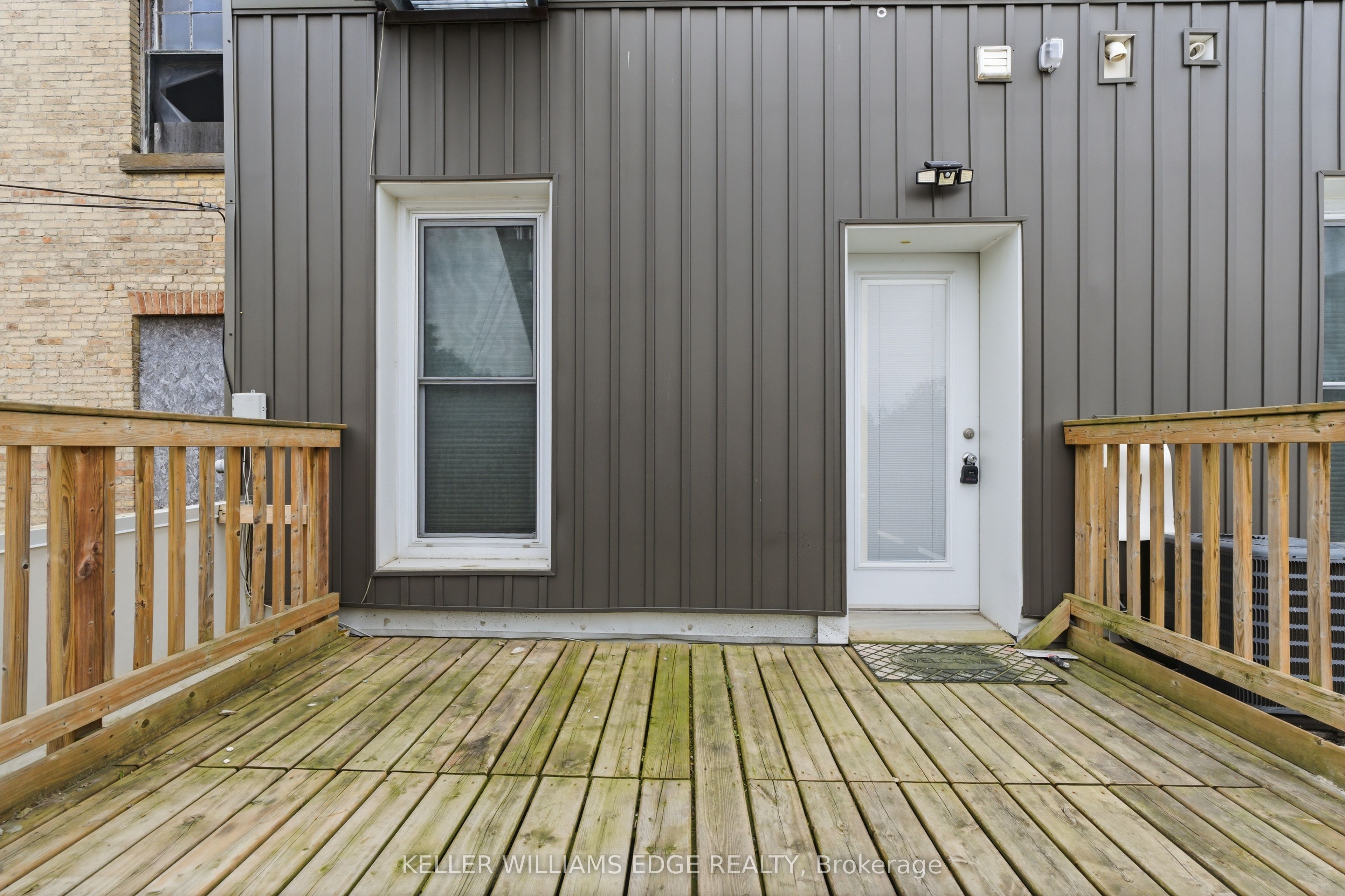 389 Dundas Street Property Photo 14