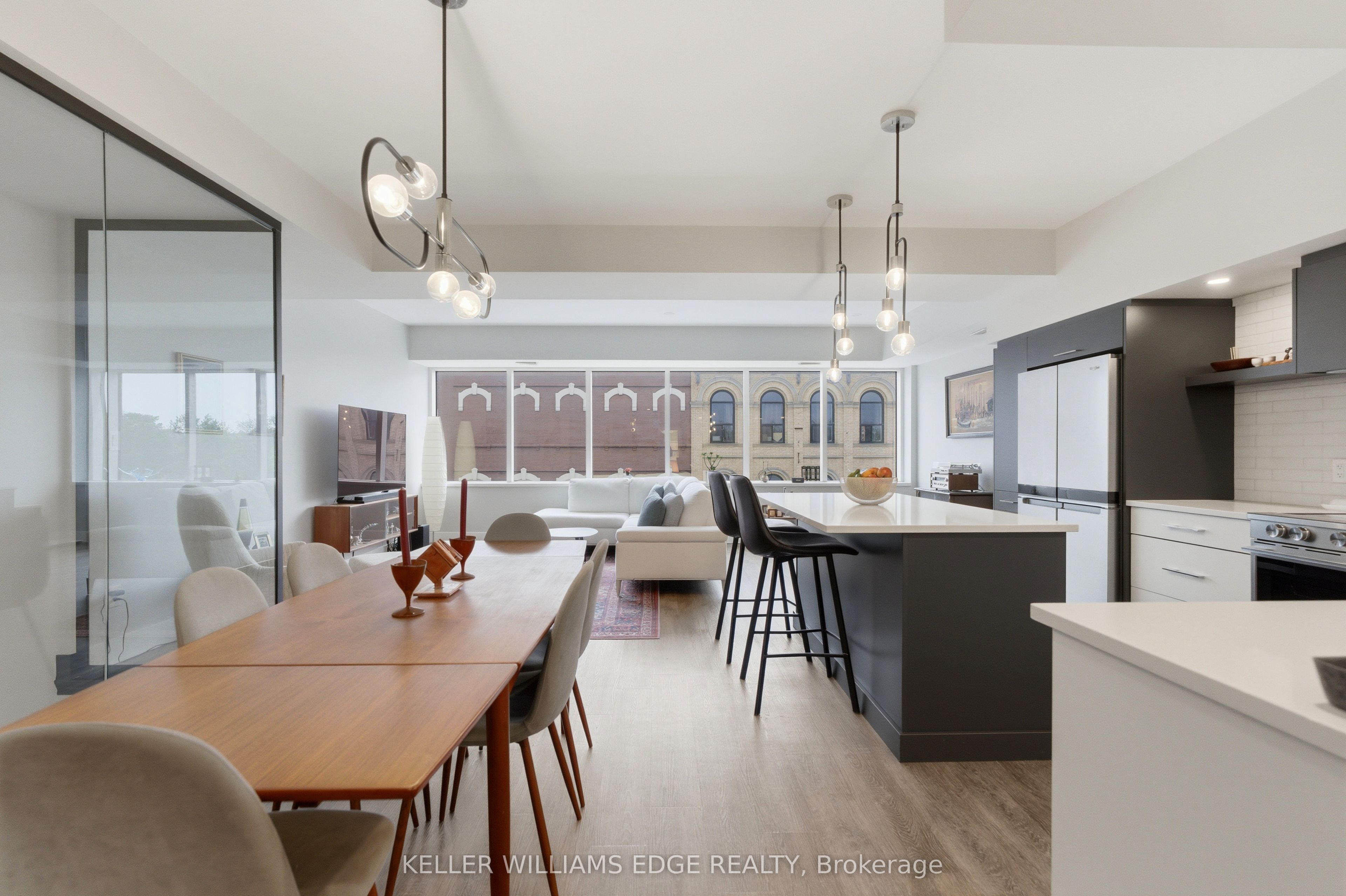389 Dundas Street Property Photo 17