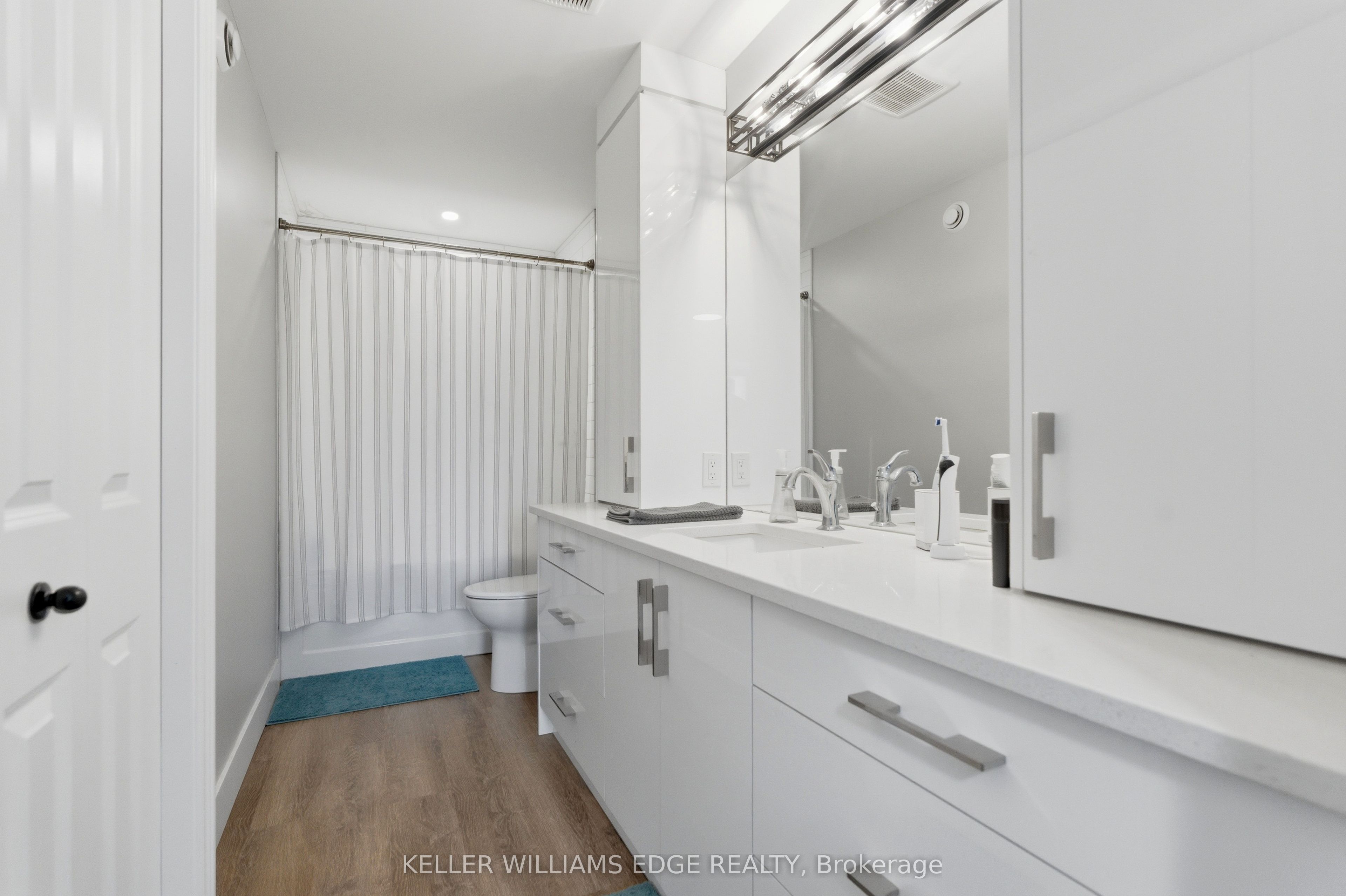 389 Dundas Street Property Photo 27