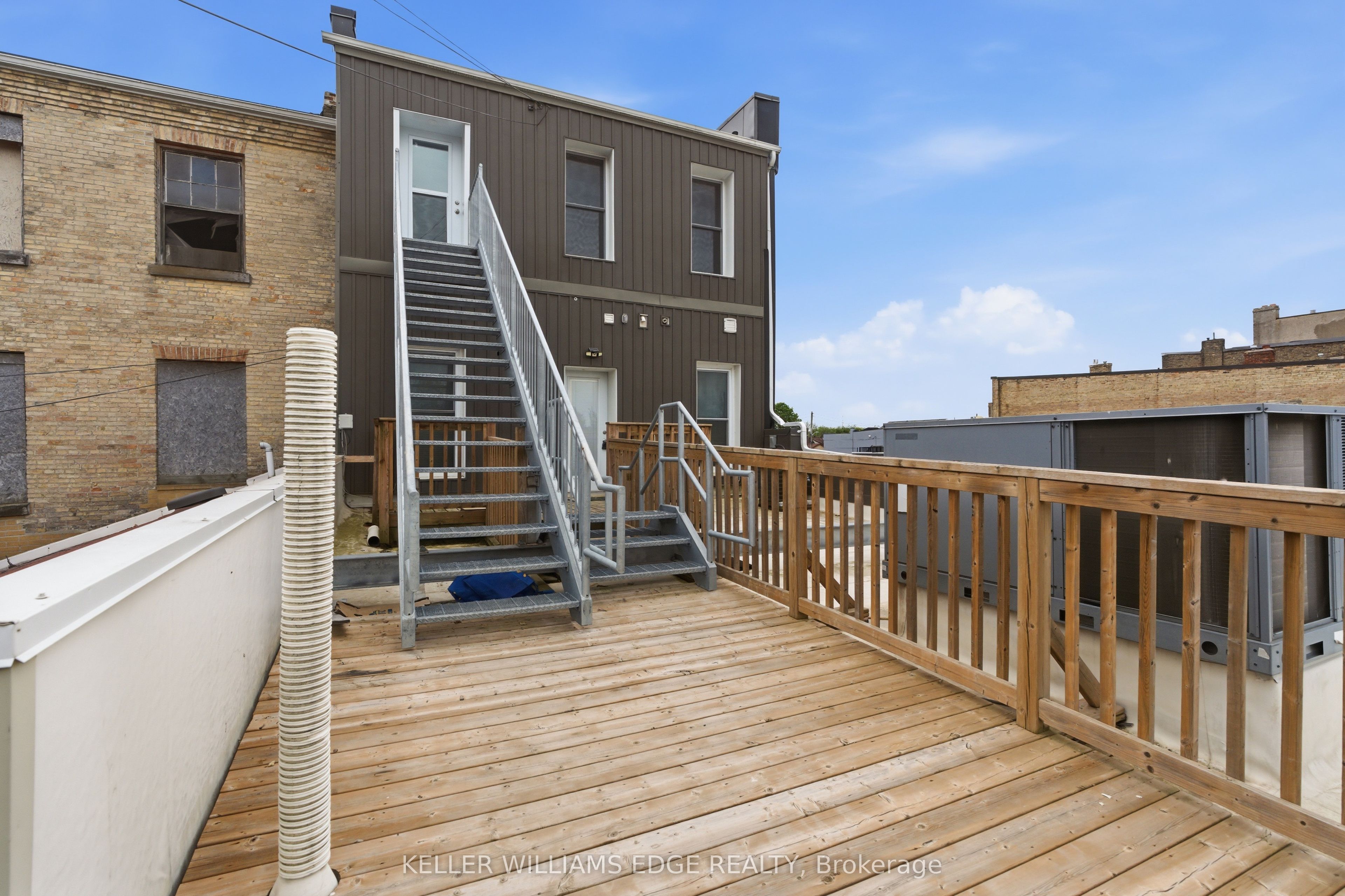 389 Dundas Street Property Photo 31