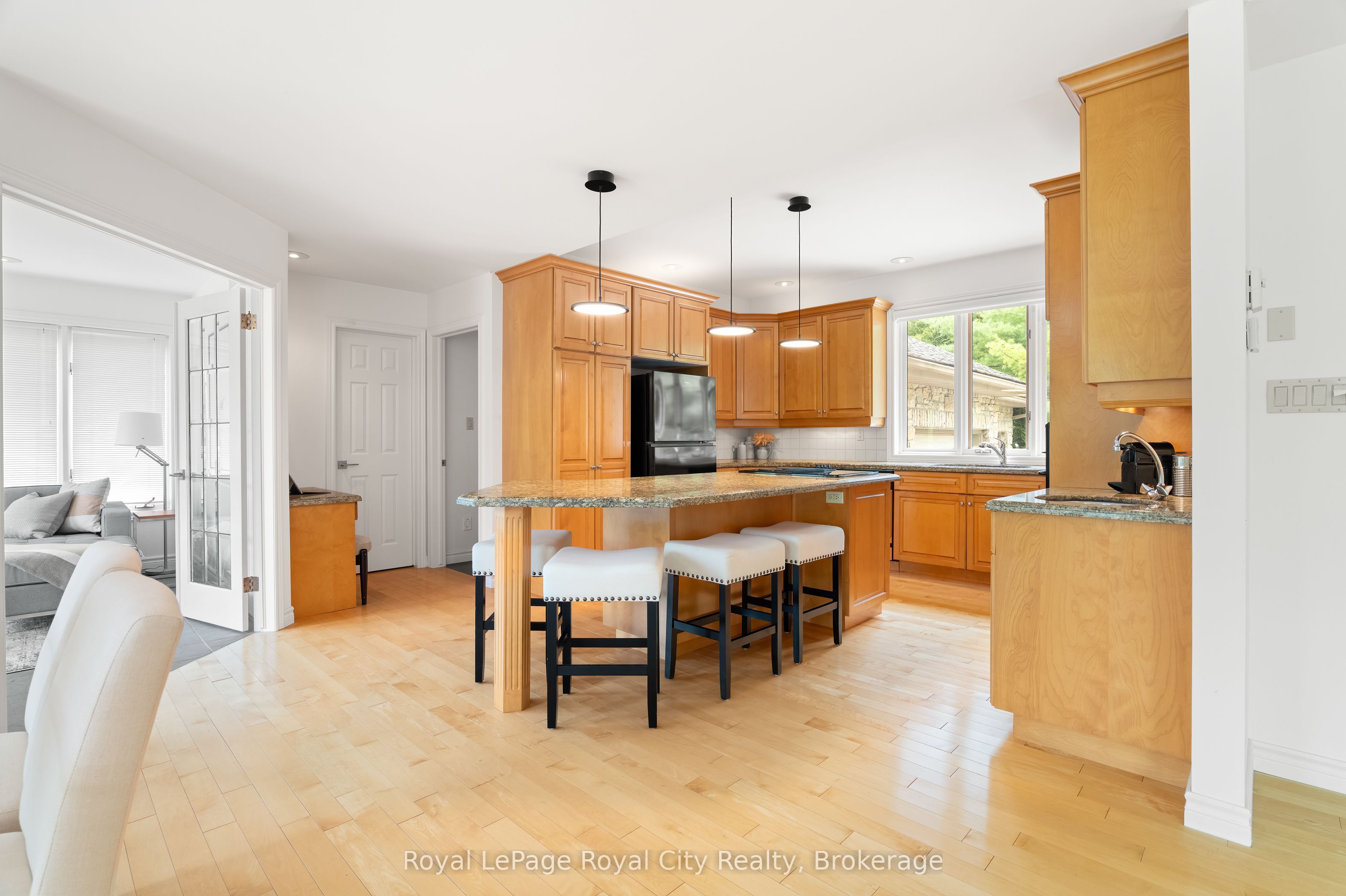 384 South River Road Property Photo 5