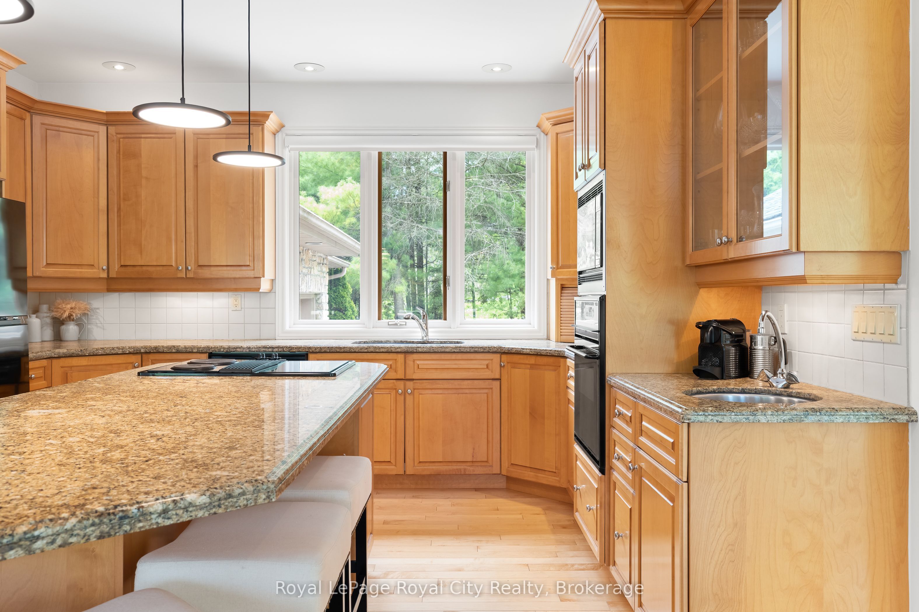 384 South River Road Property Photo 6