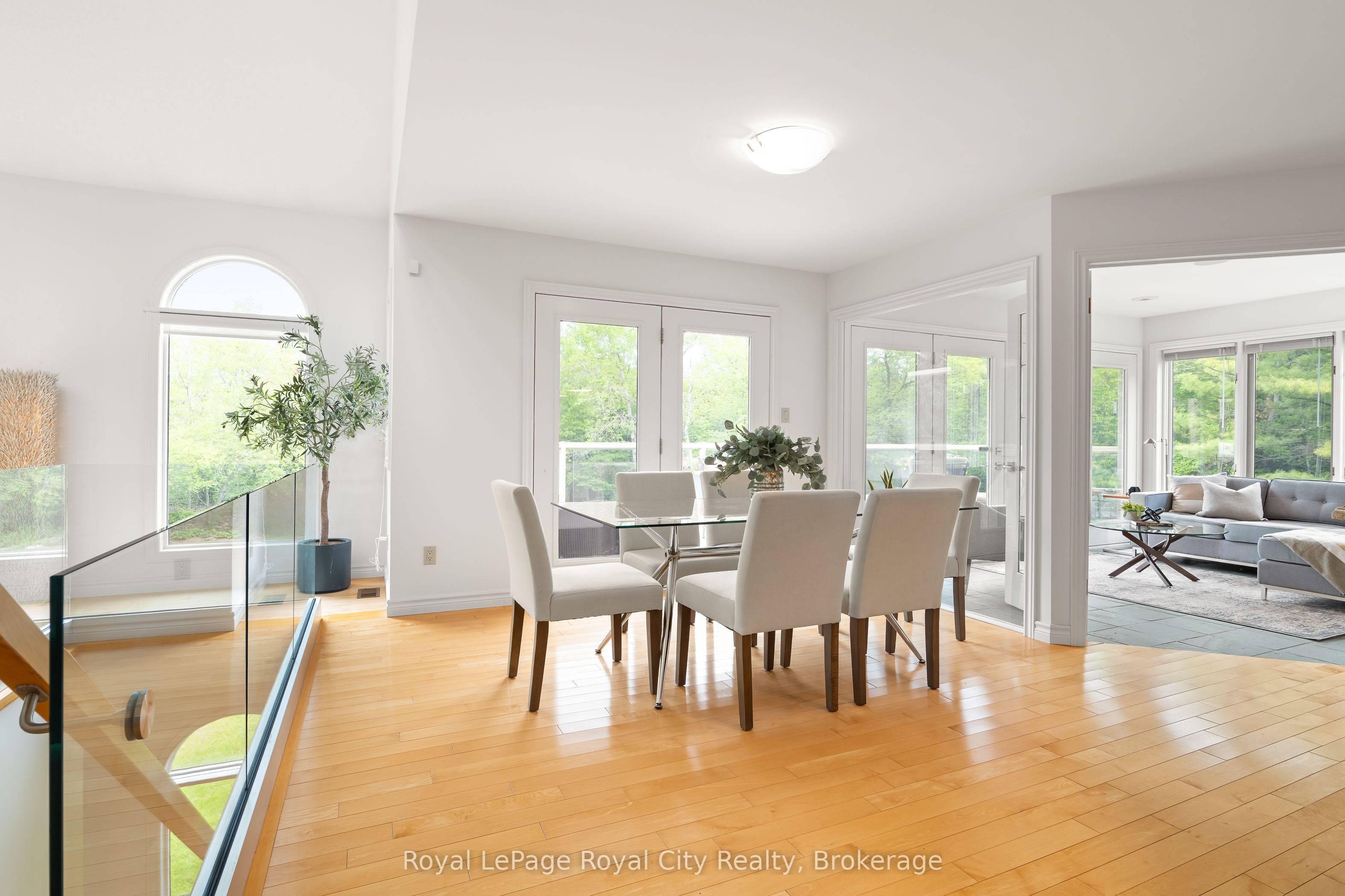 384 South River Road Property Photo 10