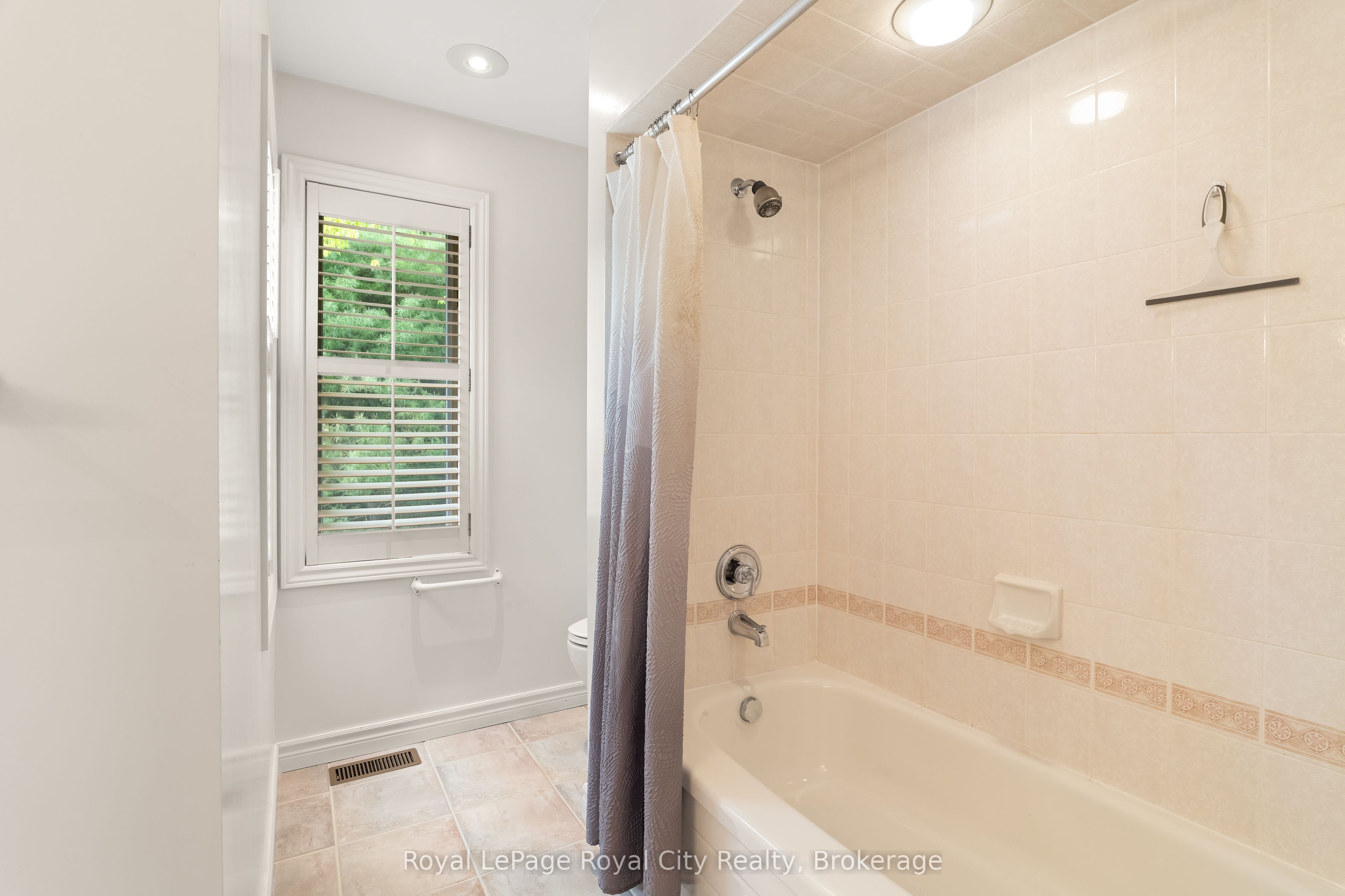 384 South River Road Property Photo 21