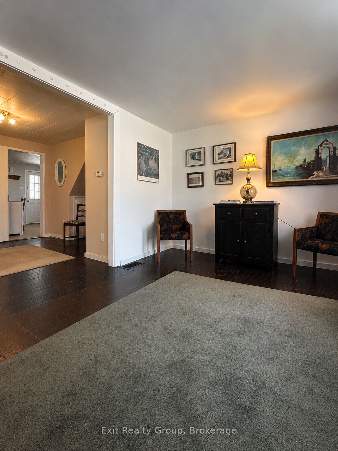 27 Young Street Property Photo 6