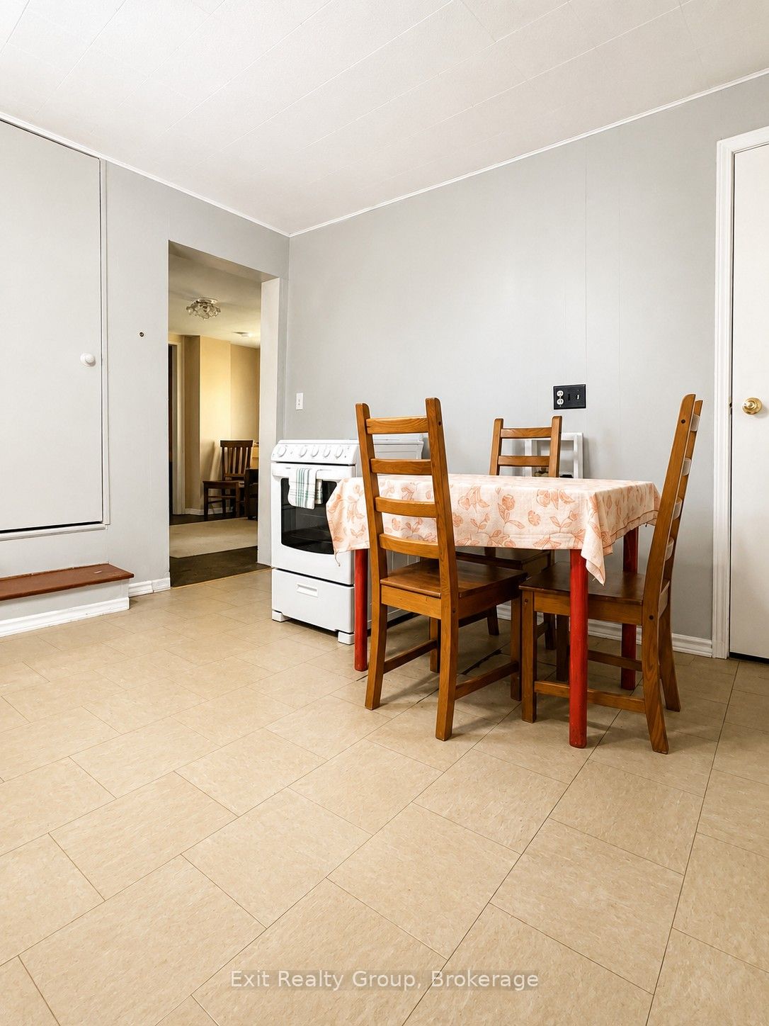 27 Young Street Property Photo 11