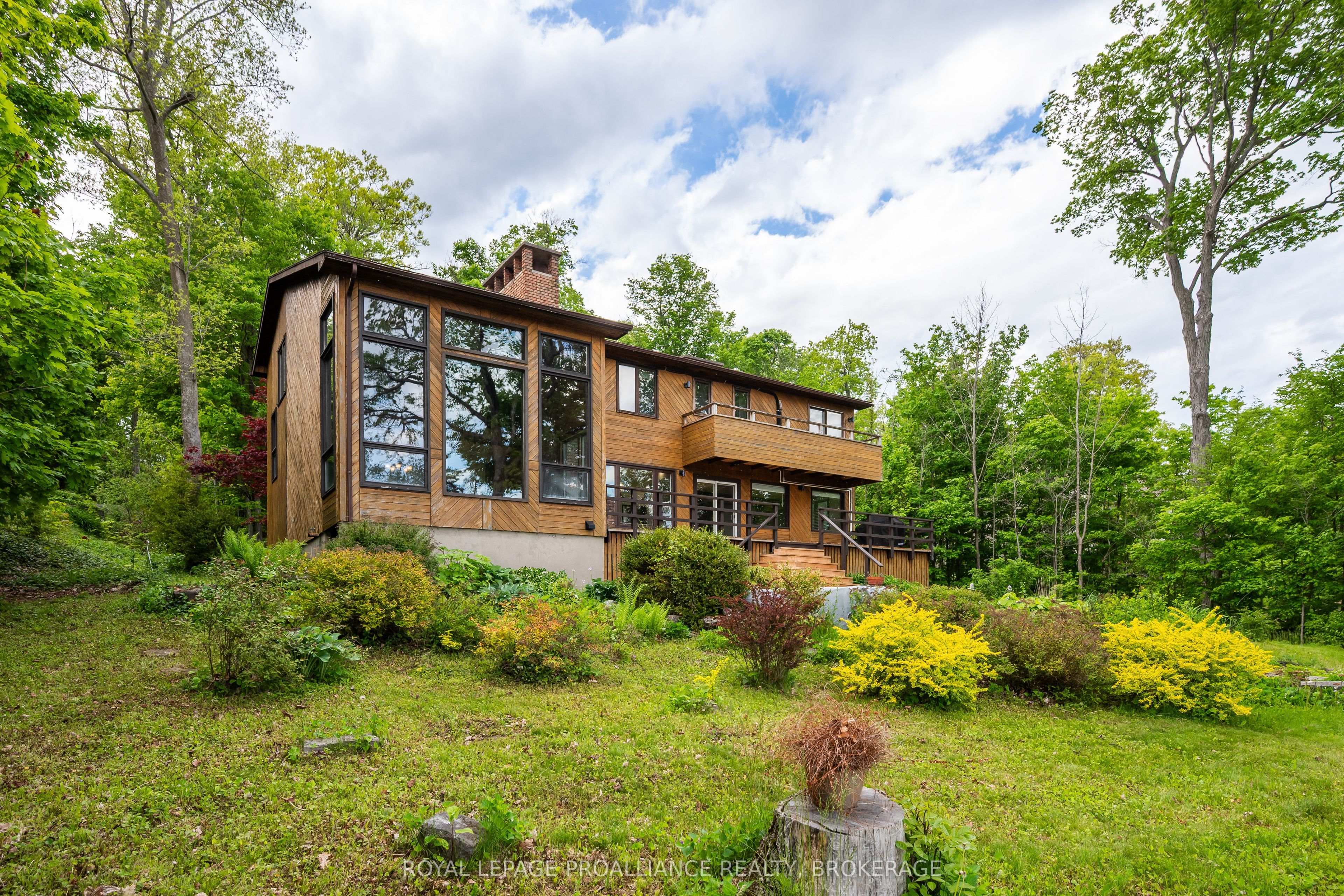 20 Riverside Drive Property Photo 2