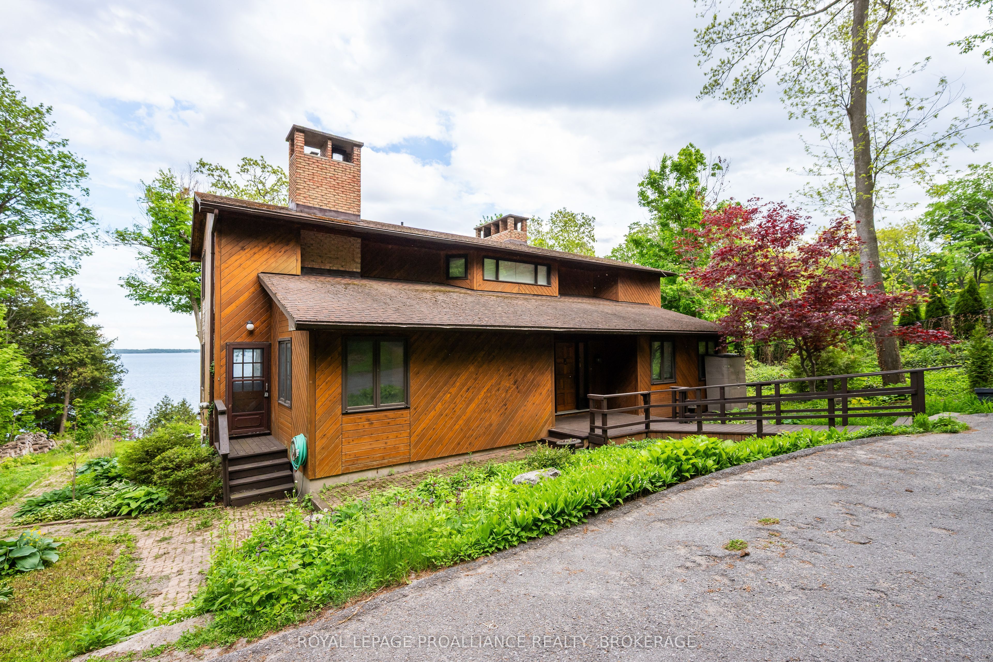 20 Riverside Drive Property Photo 3