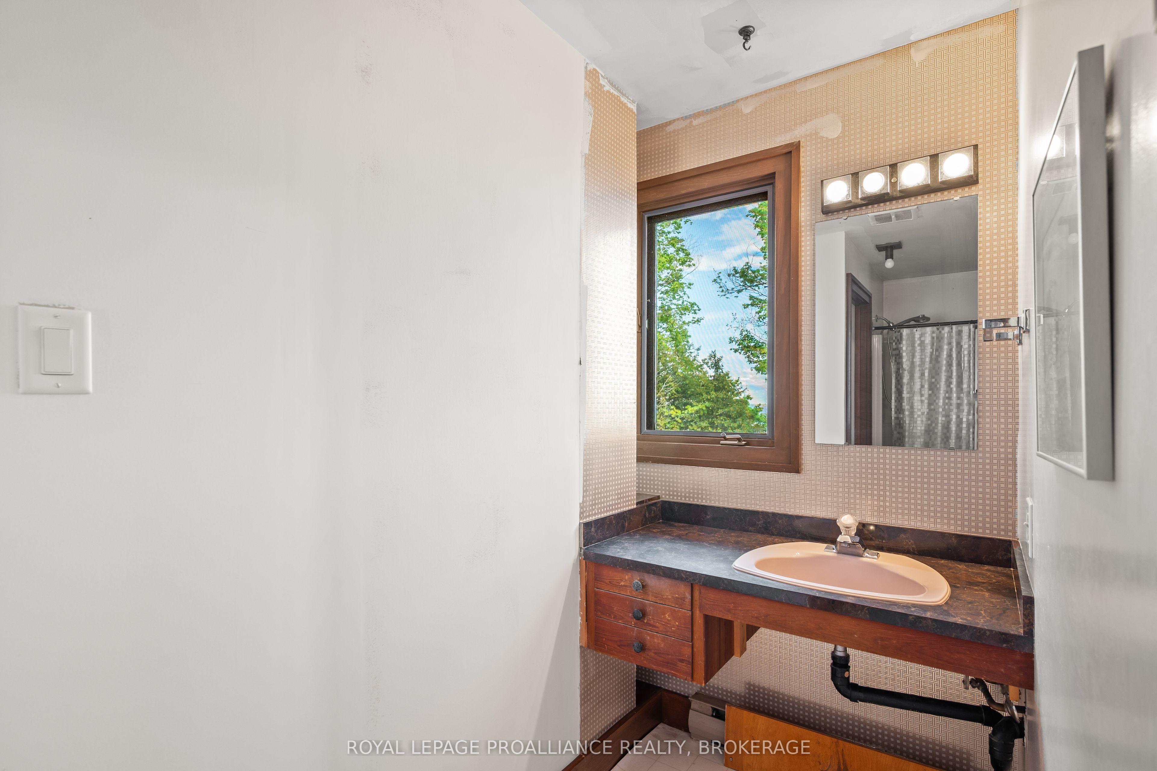 20 Riverside Drive Property Photo 37