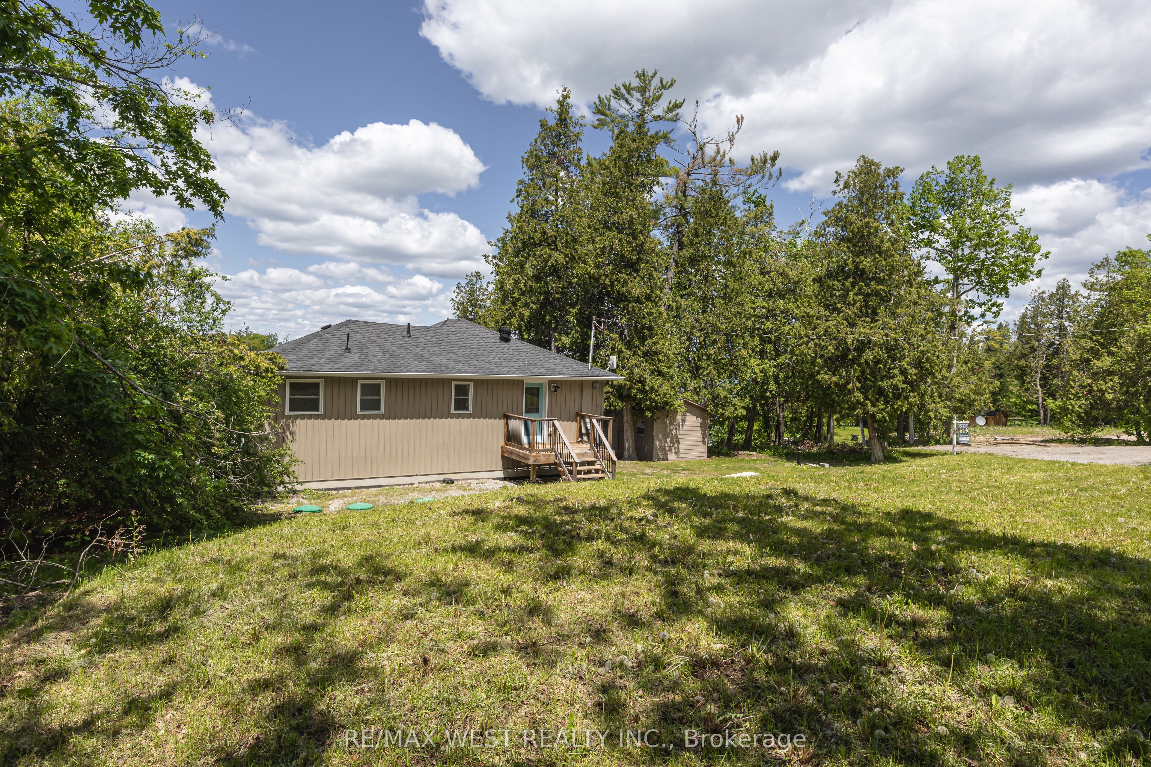 15 Manchester Trail Property Photo 3