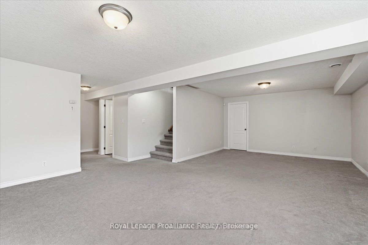 108 Parkview Heights Property Photo 32