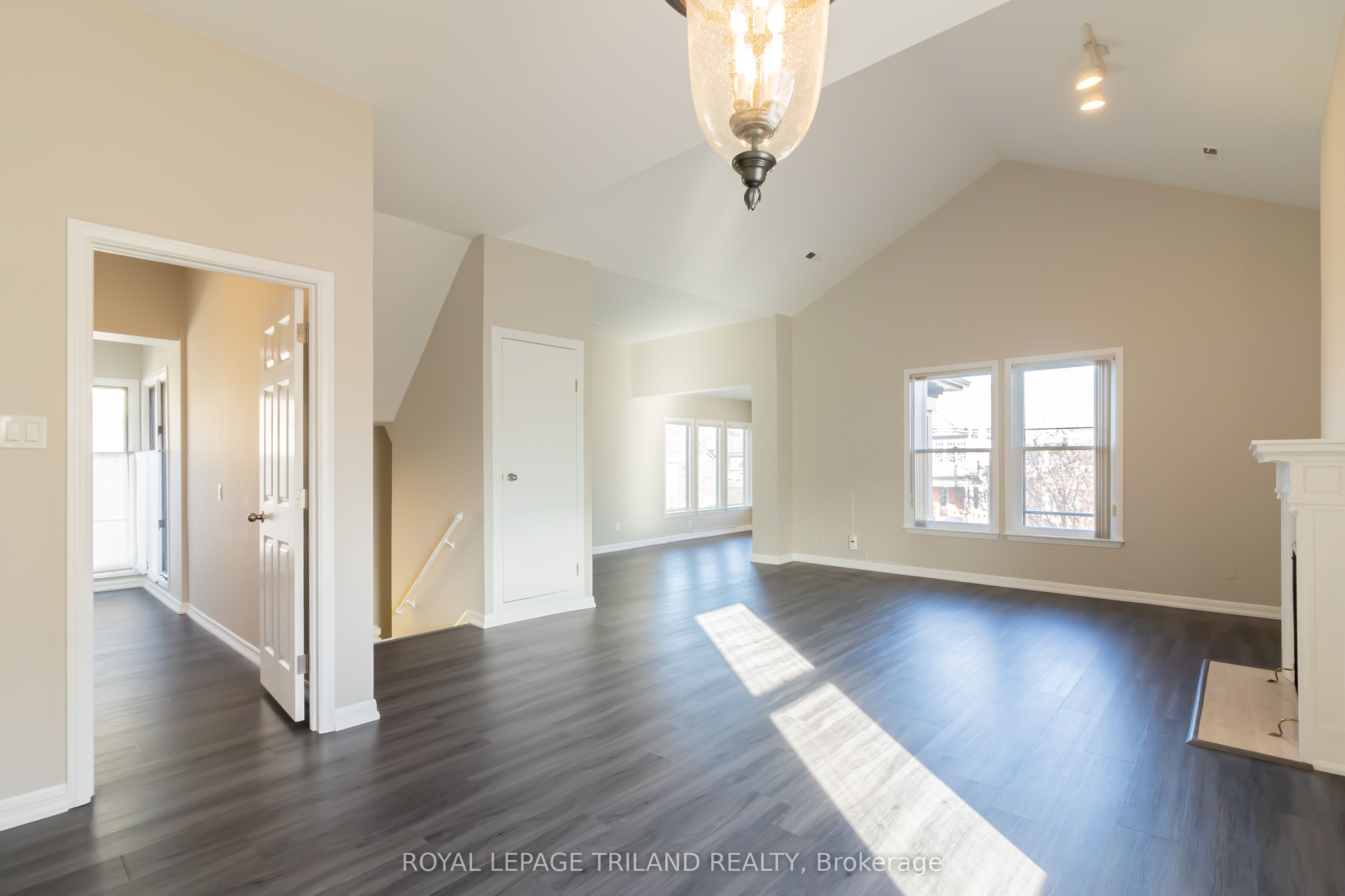 613 Wellington Street Upper Property Photo 1