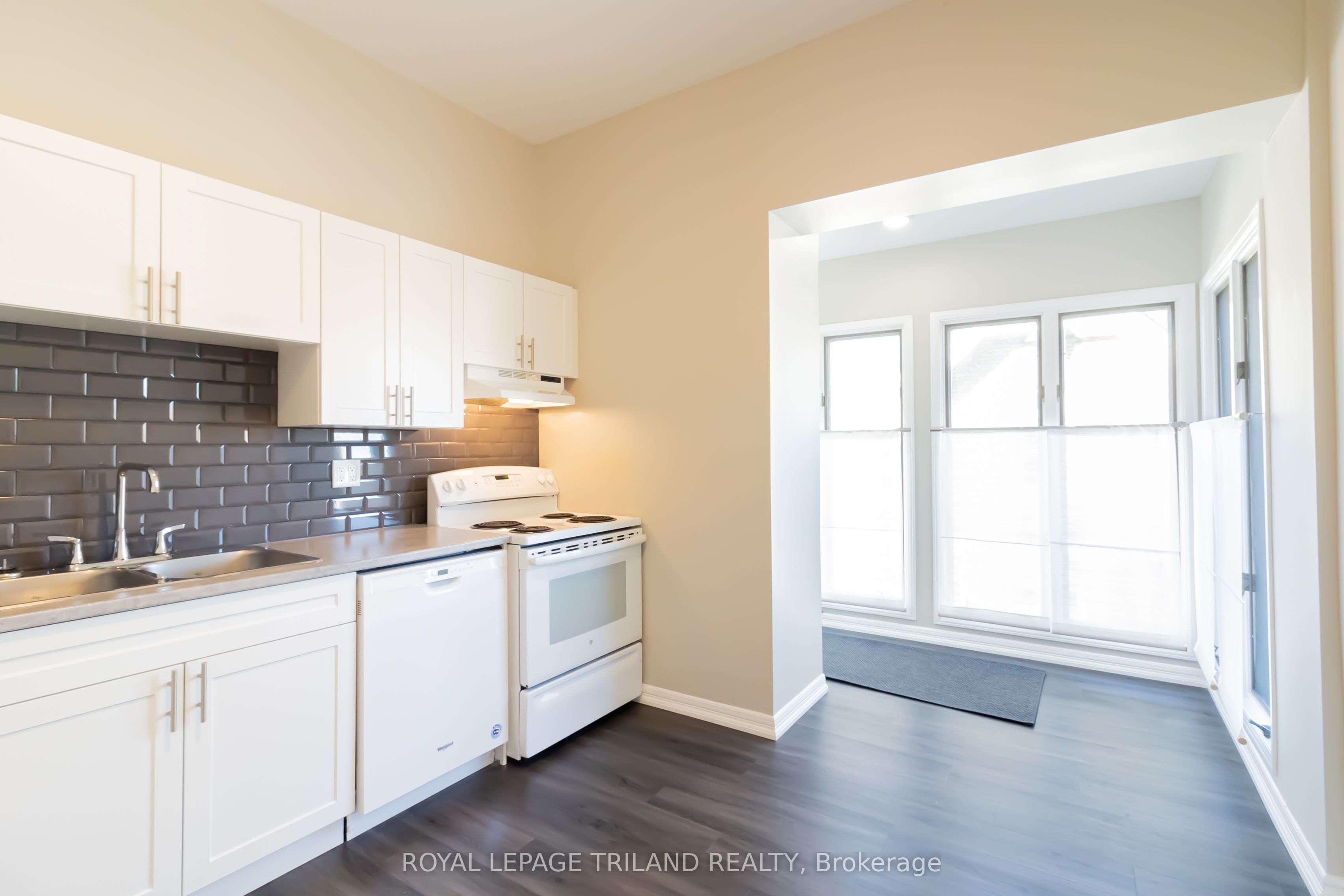 613 Wellington Street Upper Property Photo 3