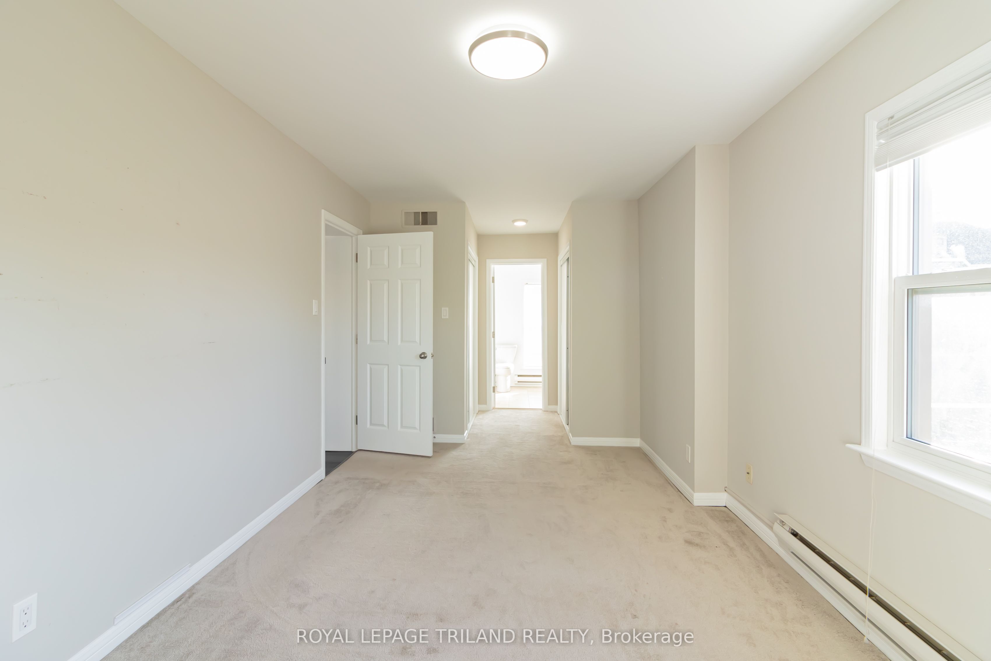 613 Wellington Street Upper Property Photo 5